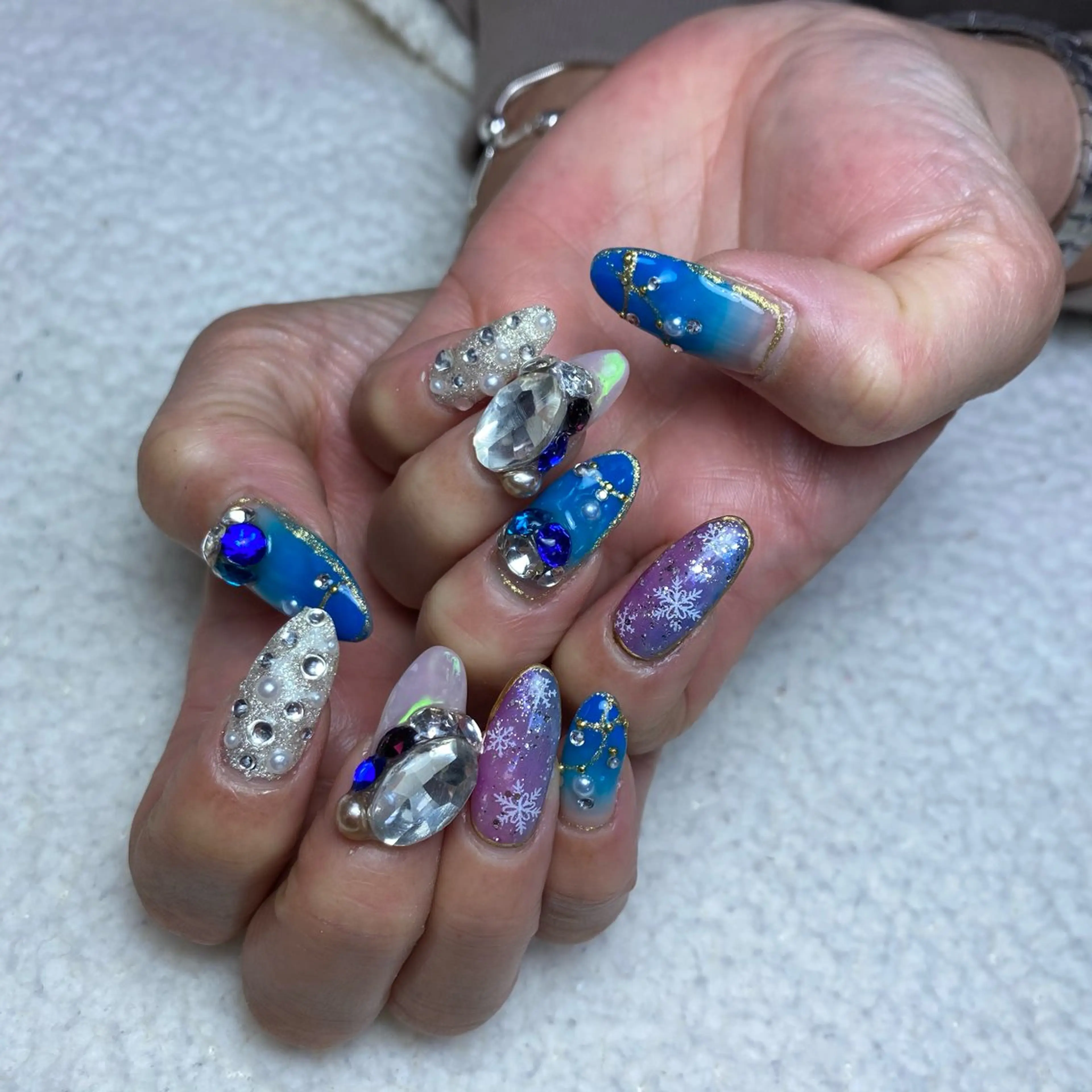 ネイル ロングネイル 冬ネイル ハンドネイル COCO+所属・COCO +のエステ・リラクイメージ