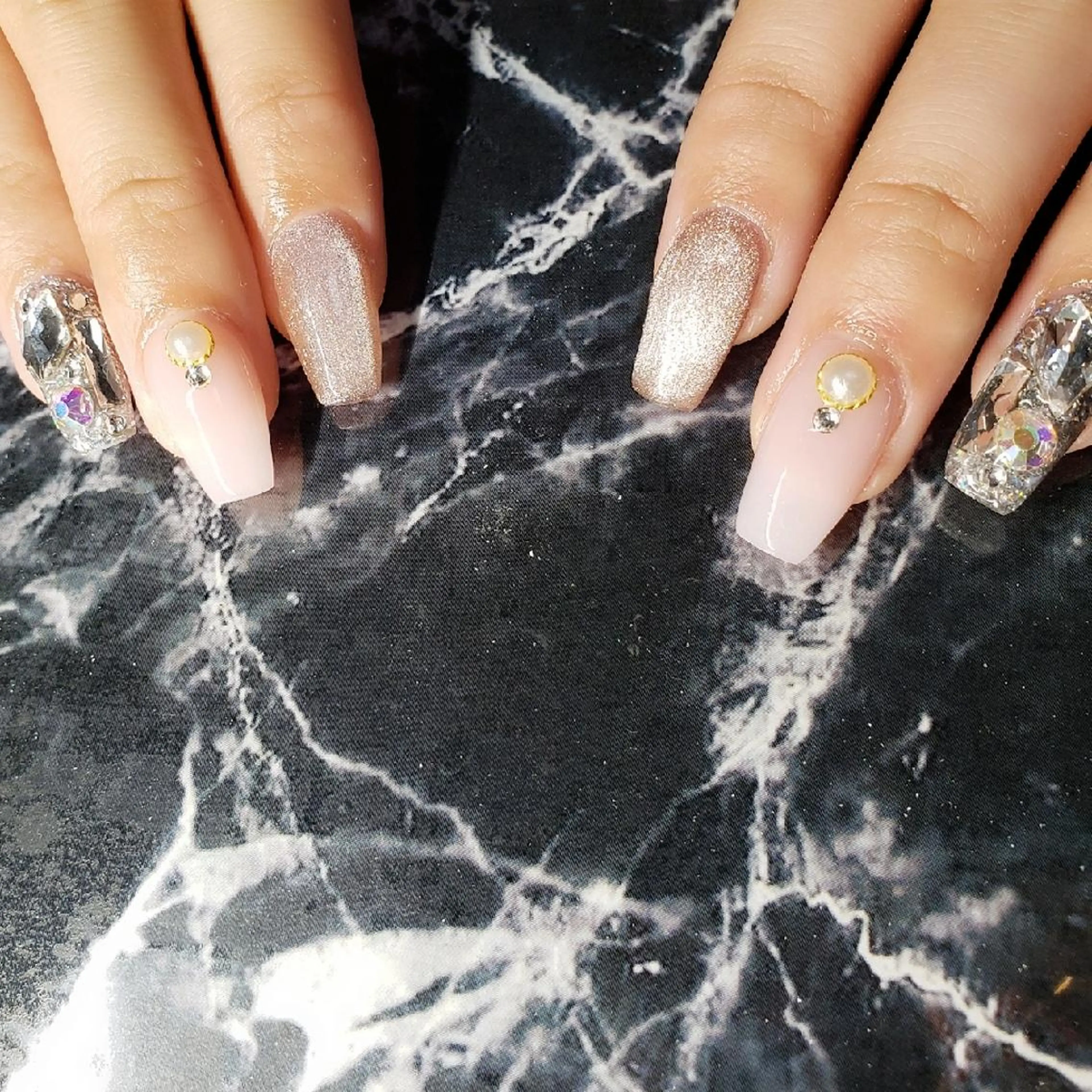 ミディアム ネイル ハンドネイル クロキ 。のネイルデザイン