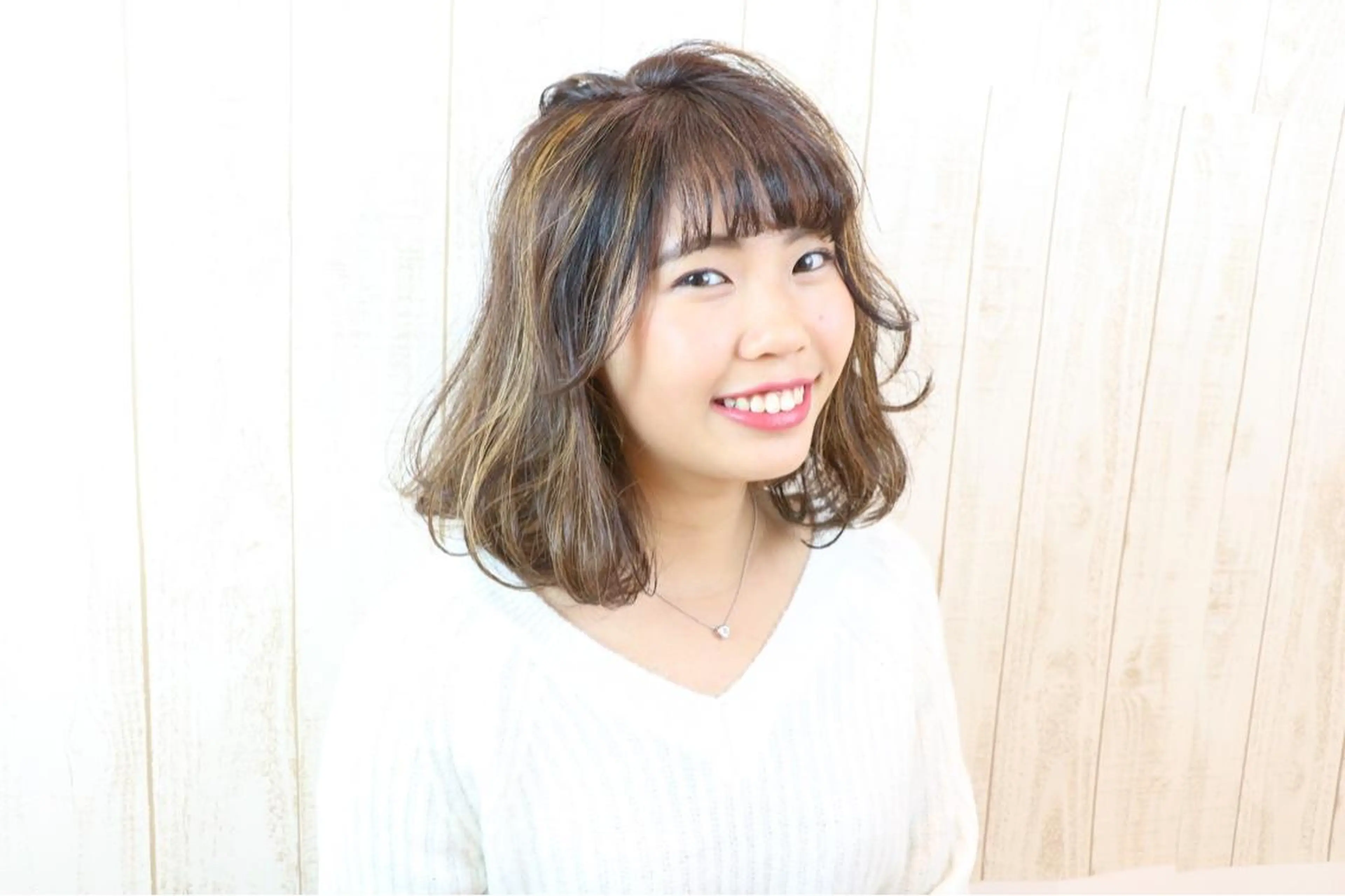 ミディアム カラー パーマ ヘアアレンジ ハイライトカラー ボブ ハイライト ハイトーン特化🤍 浦住のヘアスタイル