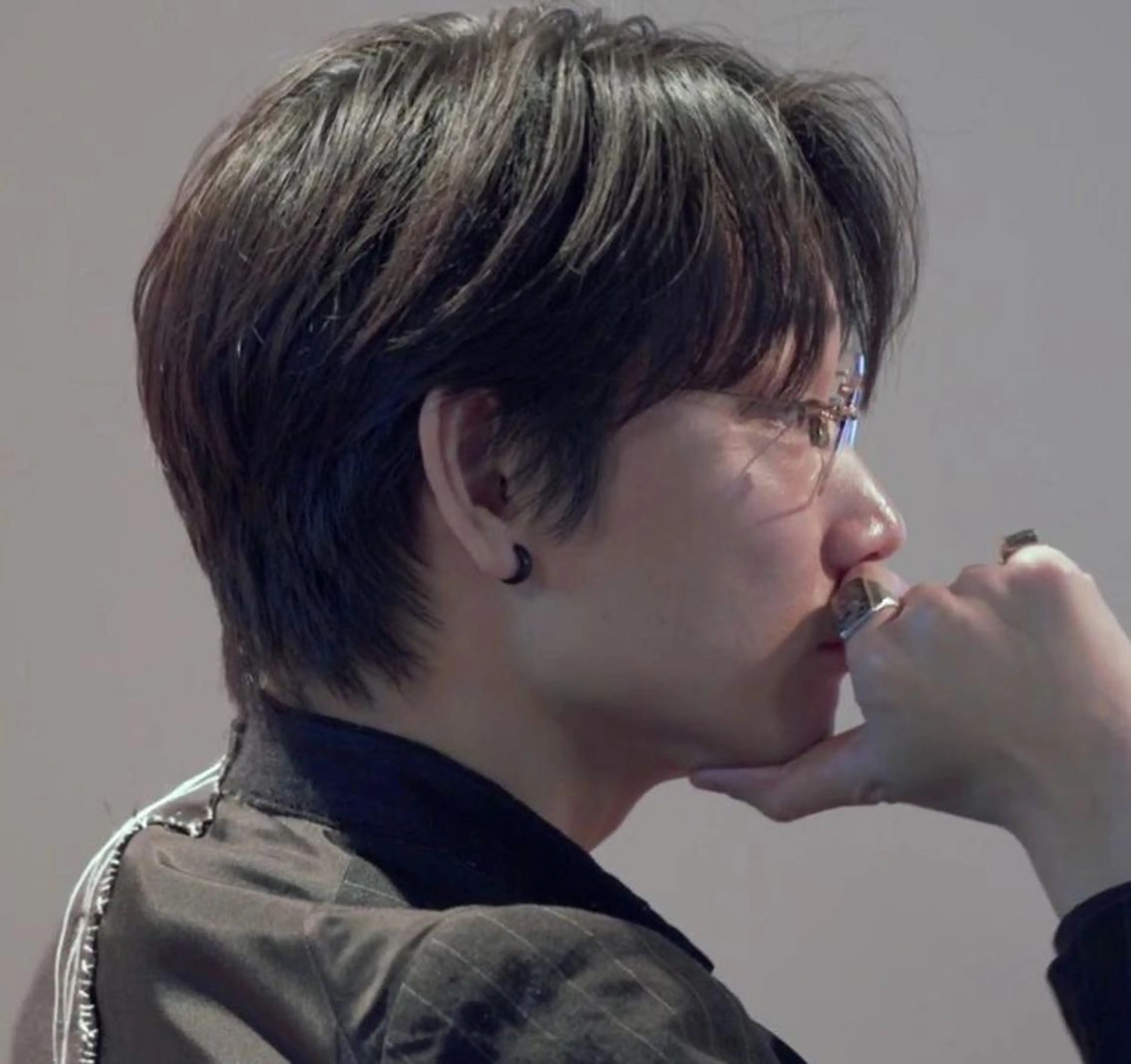 メンズ センターパート RIN／韓国ヘア レイヤーカットのヘアスタイル