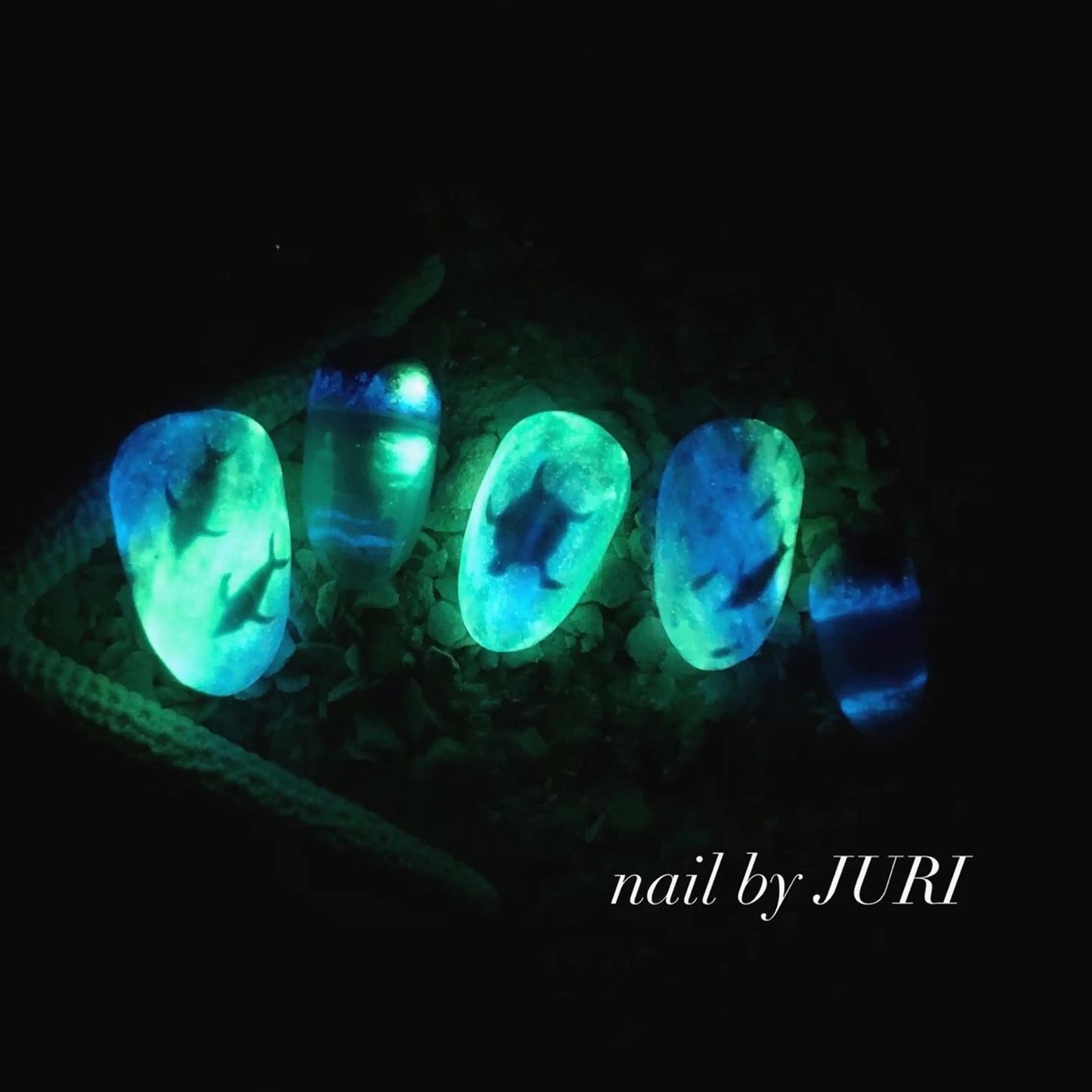 ネイル フットネイル フレンチネイル ジェルネイル ラメ(グリッター) ラメグラデーション NEO Beauty Salon所属・𝐍𝐄𝐎 𝐉𝐔𝐑𝐈のネイルデザイン