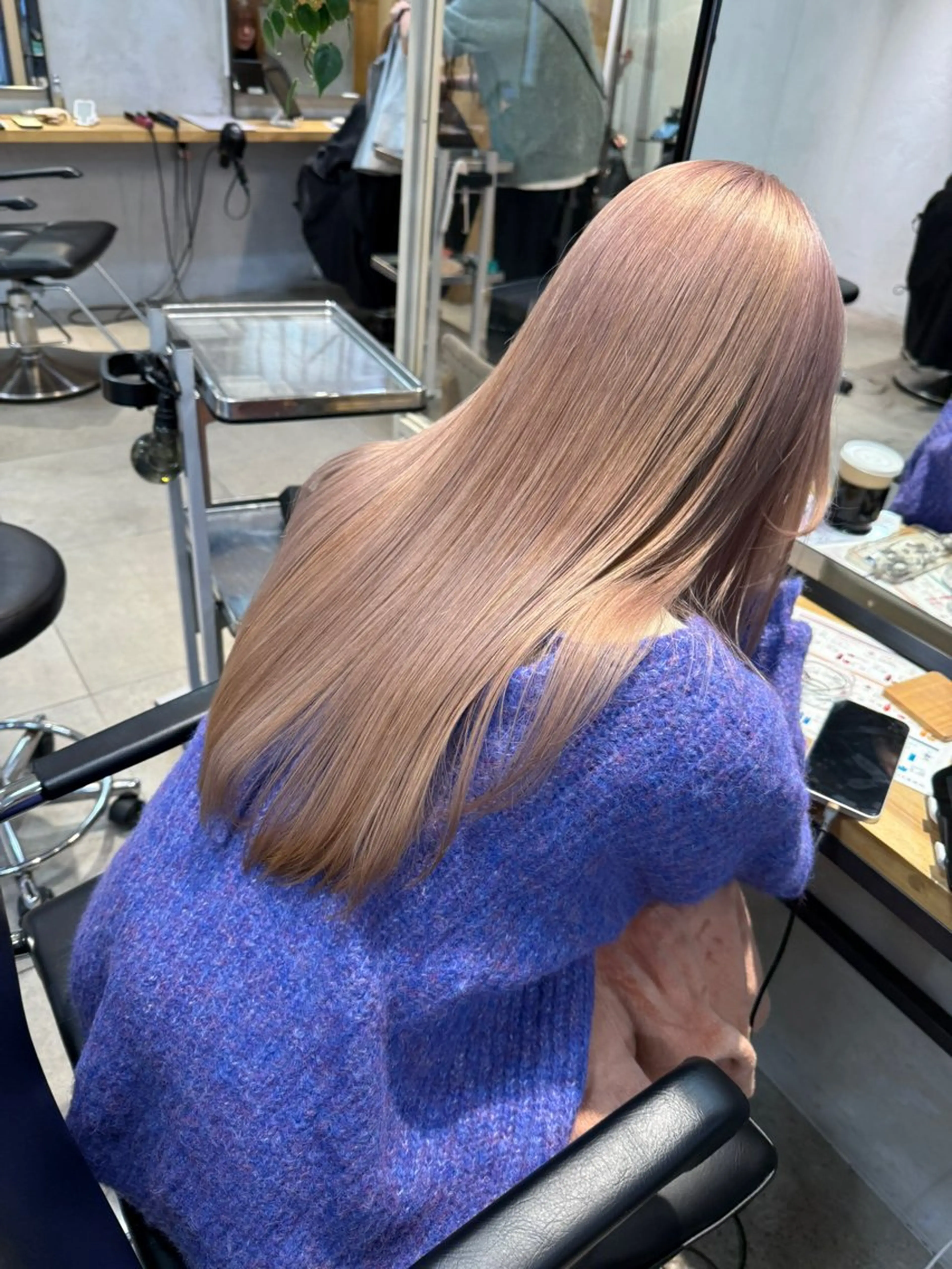 ロング カラー ミルクティー× グレージュMOMOのヘアスタイル