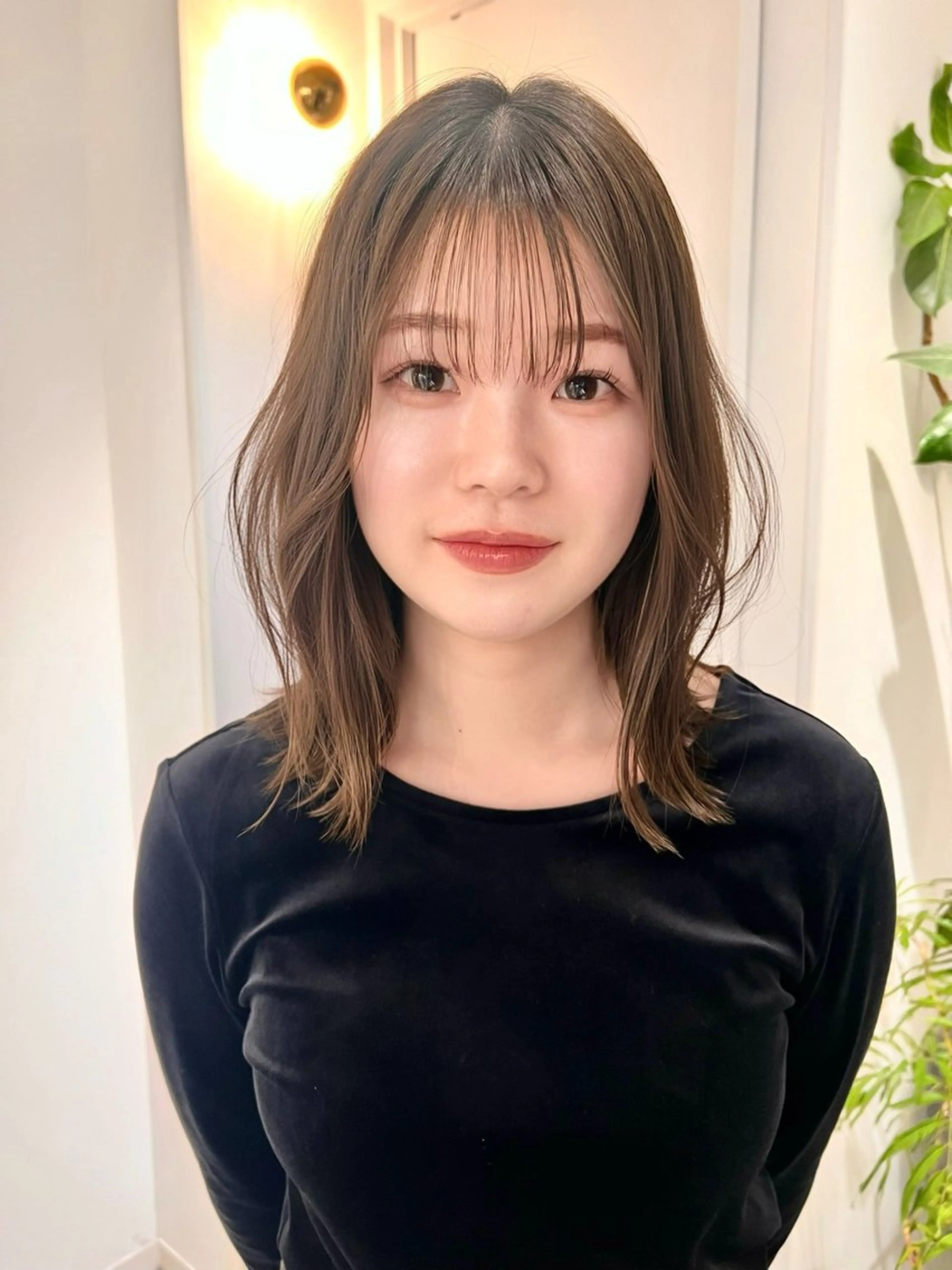 ミディアム くびれヘア レイヤーカット カット ヘアカラー トリートメント SALOWIN表参道ANNEX店所属・表参道🪞垢抜けヘア 🤍mizukiのヘアスタイル