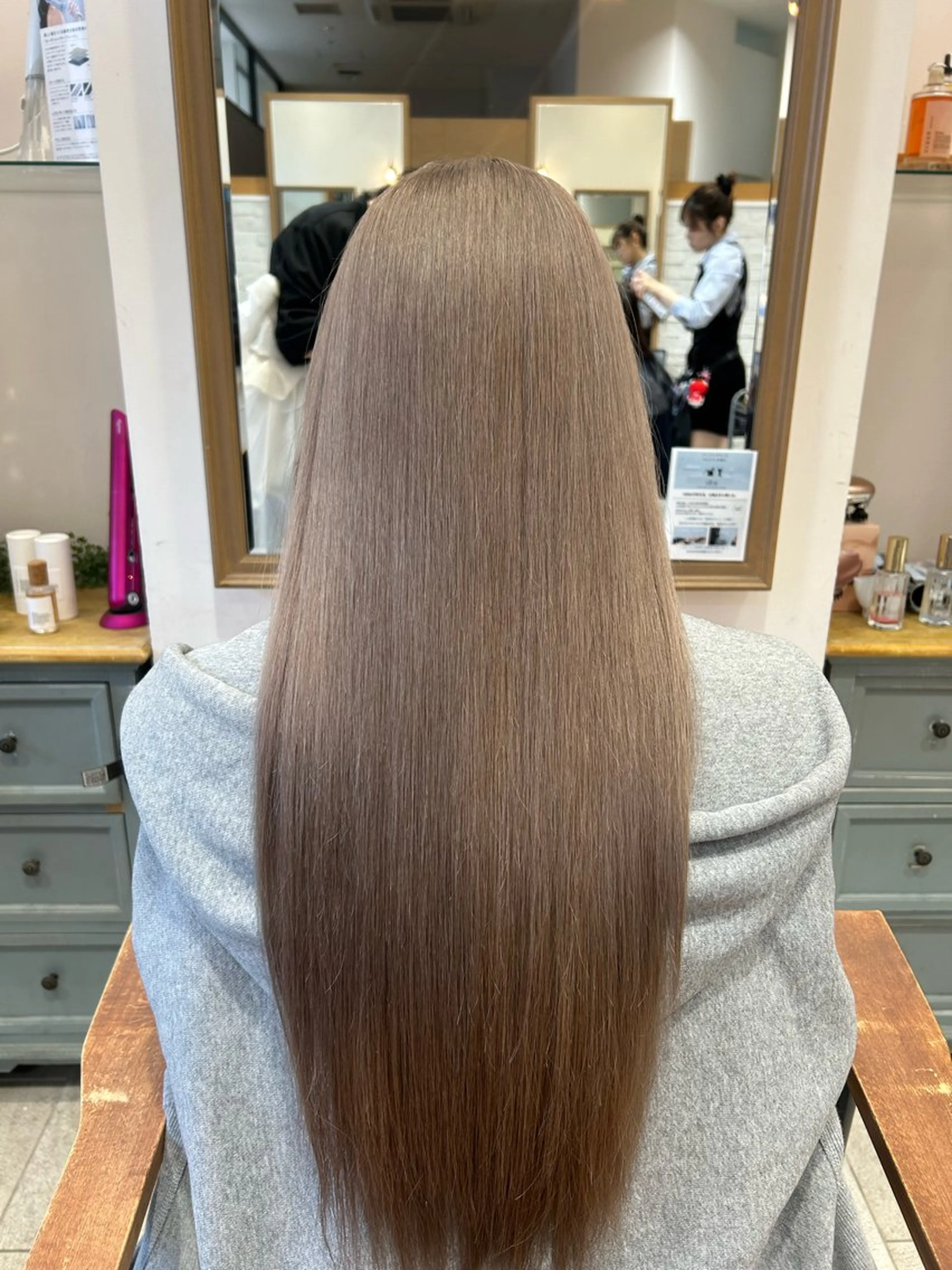 カラー 伊藤 麻菜実のヘアスタイル