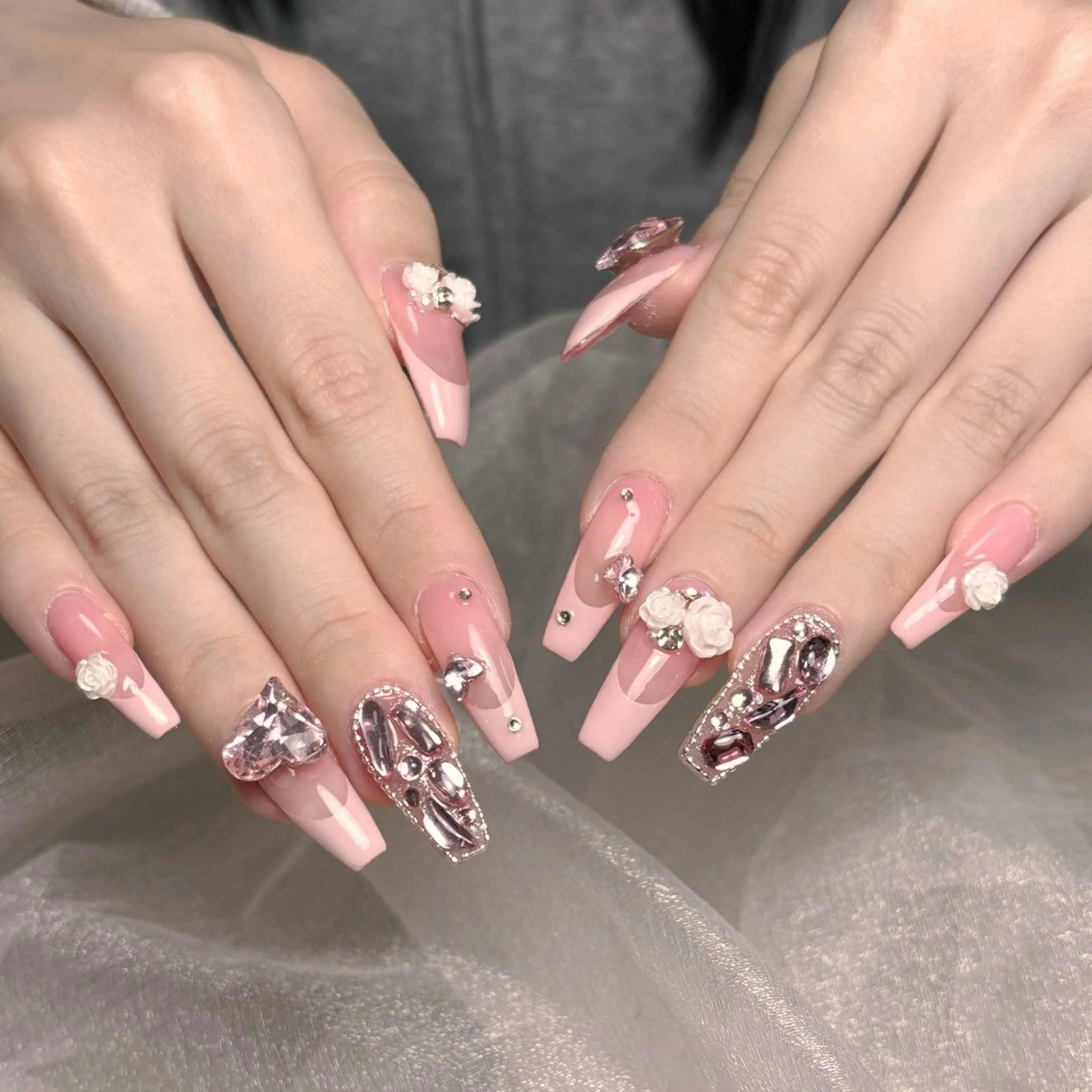 ネイル ハンドネイル Maggie. Rのネイルデザイン