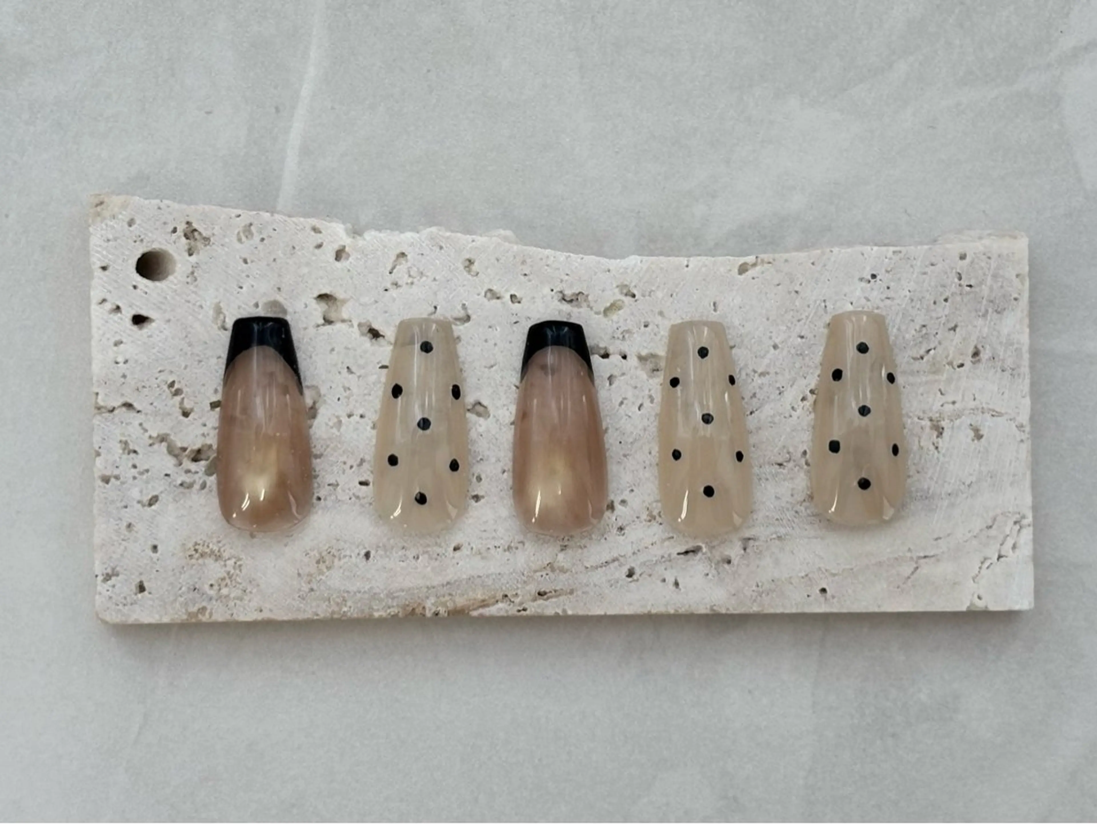 ネイル ドット フレンチネイル ロングネイル マグネットネイル ビー玉ネイル ハンドネイル kaho.  /期間 限定モデル募集のネイルデザイン