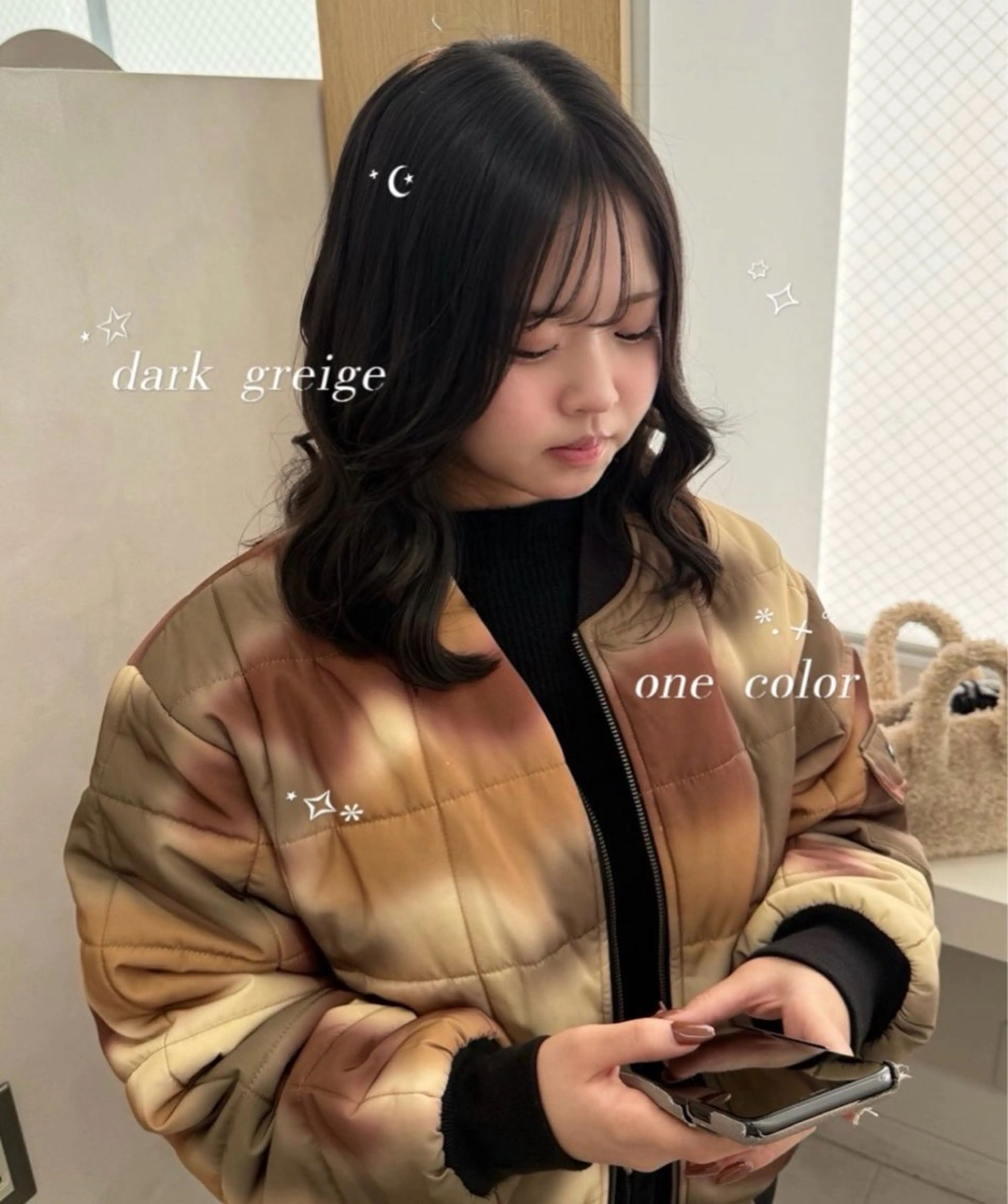 ミディアム カラー ダークグレー ダークグレージュ グレージュ SLASHスラッシュ 小西結奈のヘアスタイル