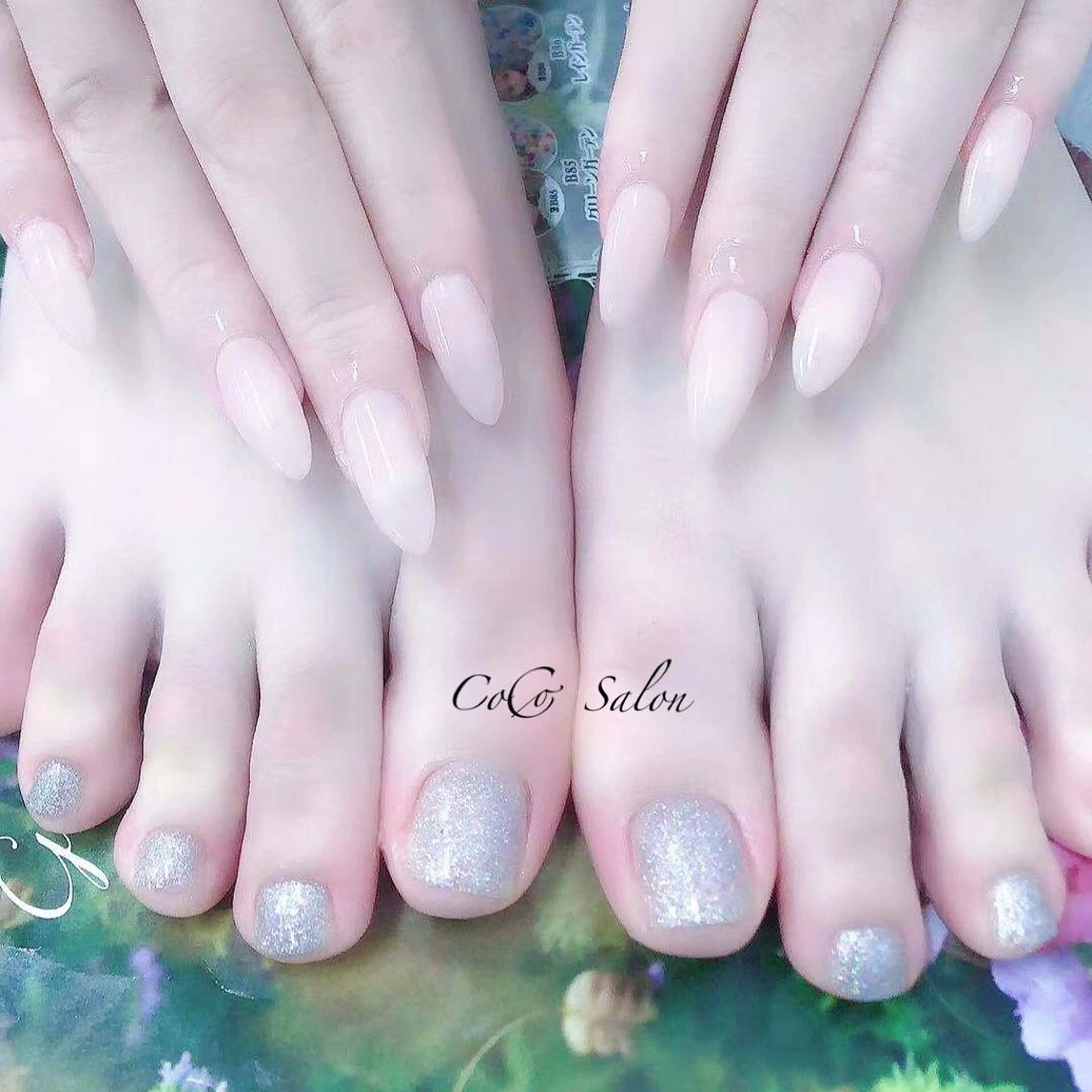 ネイル 長さ出し フットネイル ジェルネイル キラキラネイル ラメ(グリッター) ハンドネイル フットネイル CoCoSalon ネイル/まつ毛予約のネイルデザイン