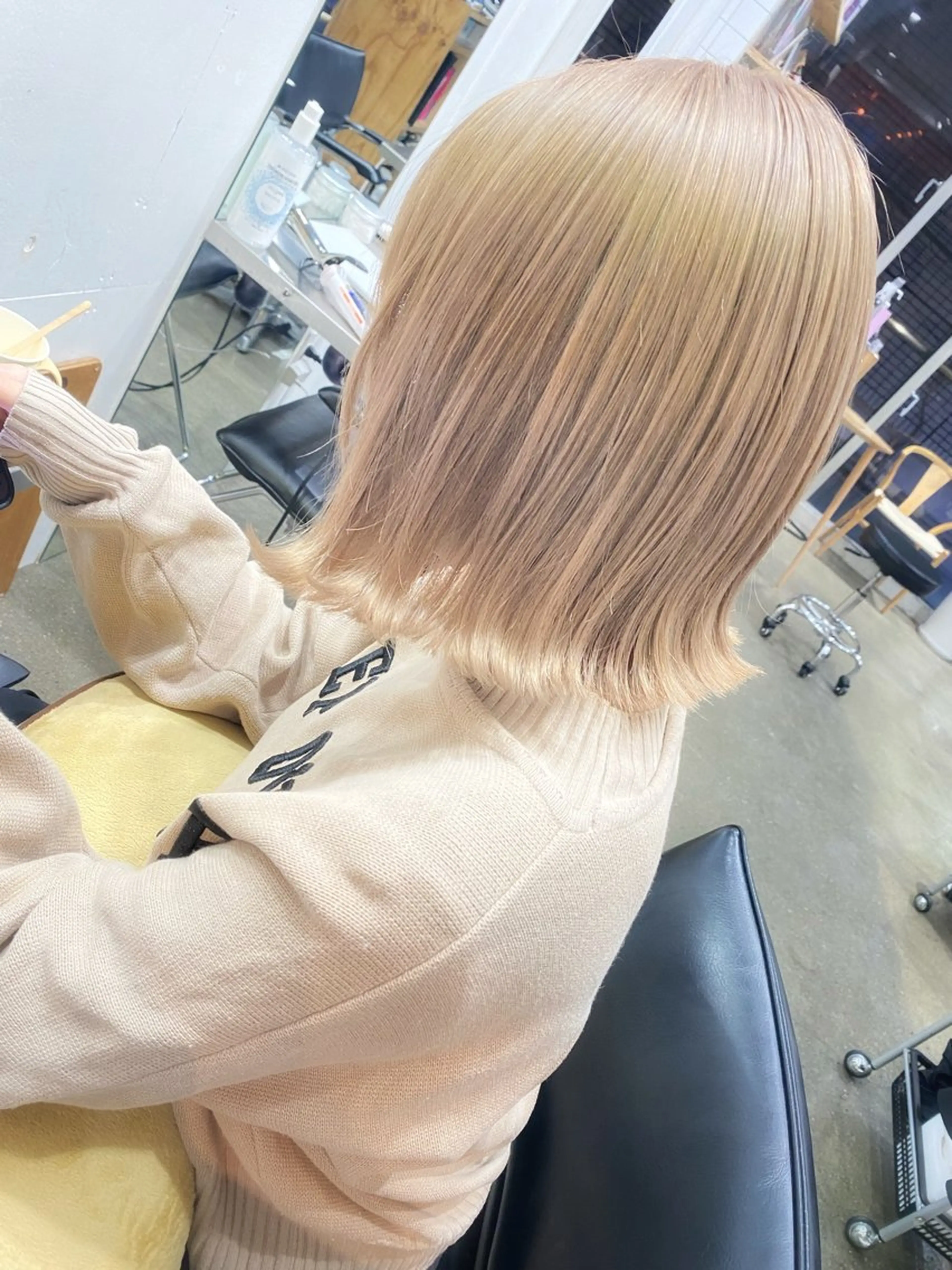 ミディアム カラー ベージュカラー ミルクティーベージュ SALOWIN新宿三丁目【サロウィン】所属・レイヤー🔶髪質改善 🔶透明感カラー青木のヘアスタイル