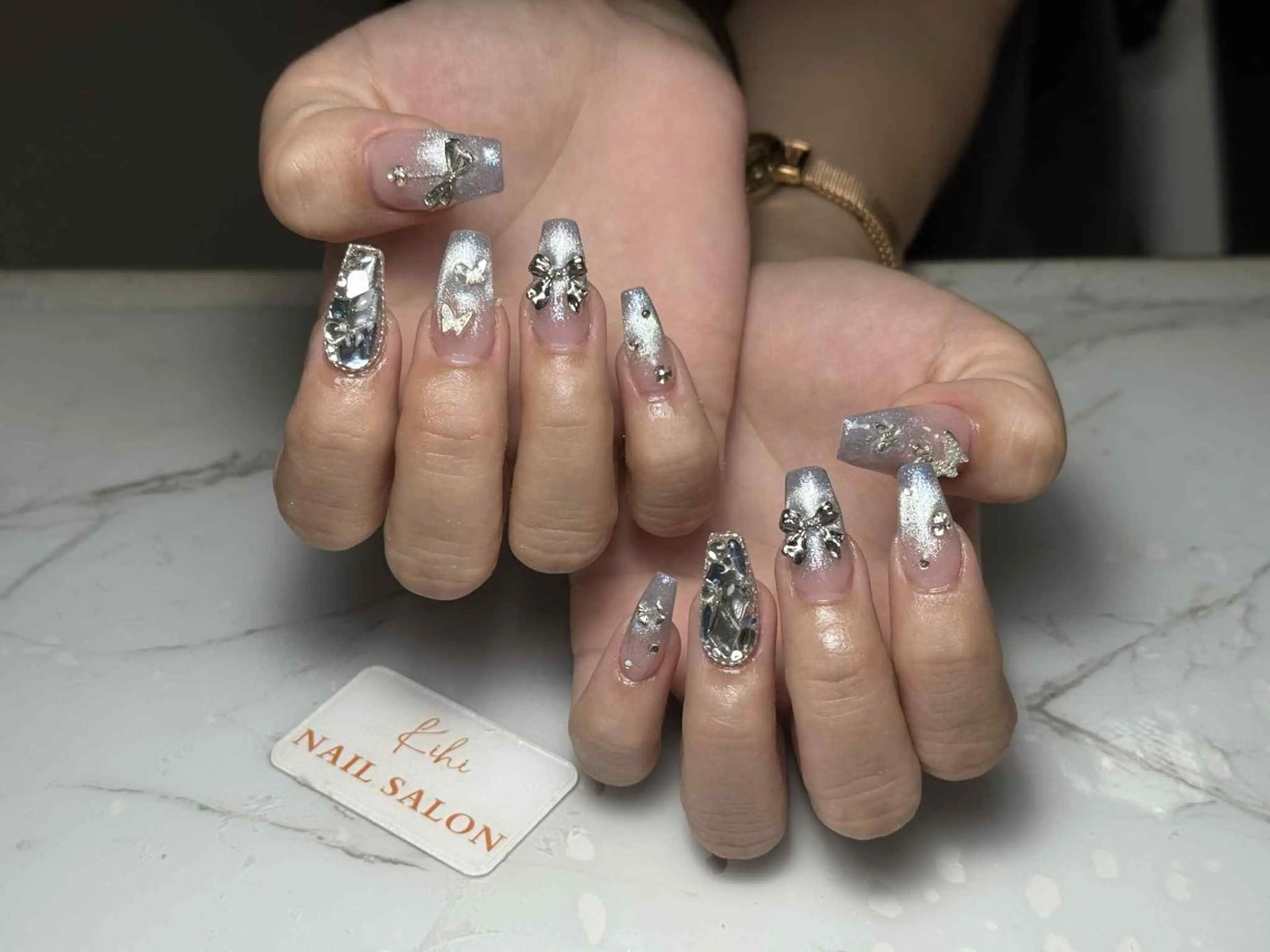 ネイル アートネイル フレンチネイル ジェルネイル グラデーション 韓国ネイル ハンドネイル 💕鈴木ユリ パラジェル/オフ無料のネイルデザイン