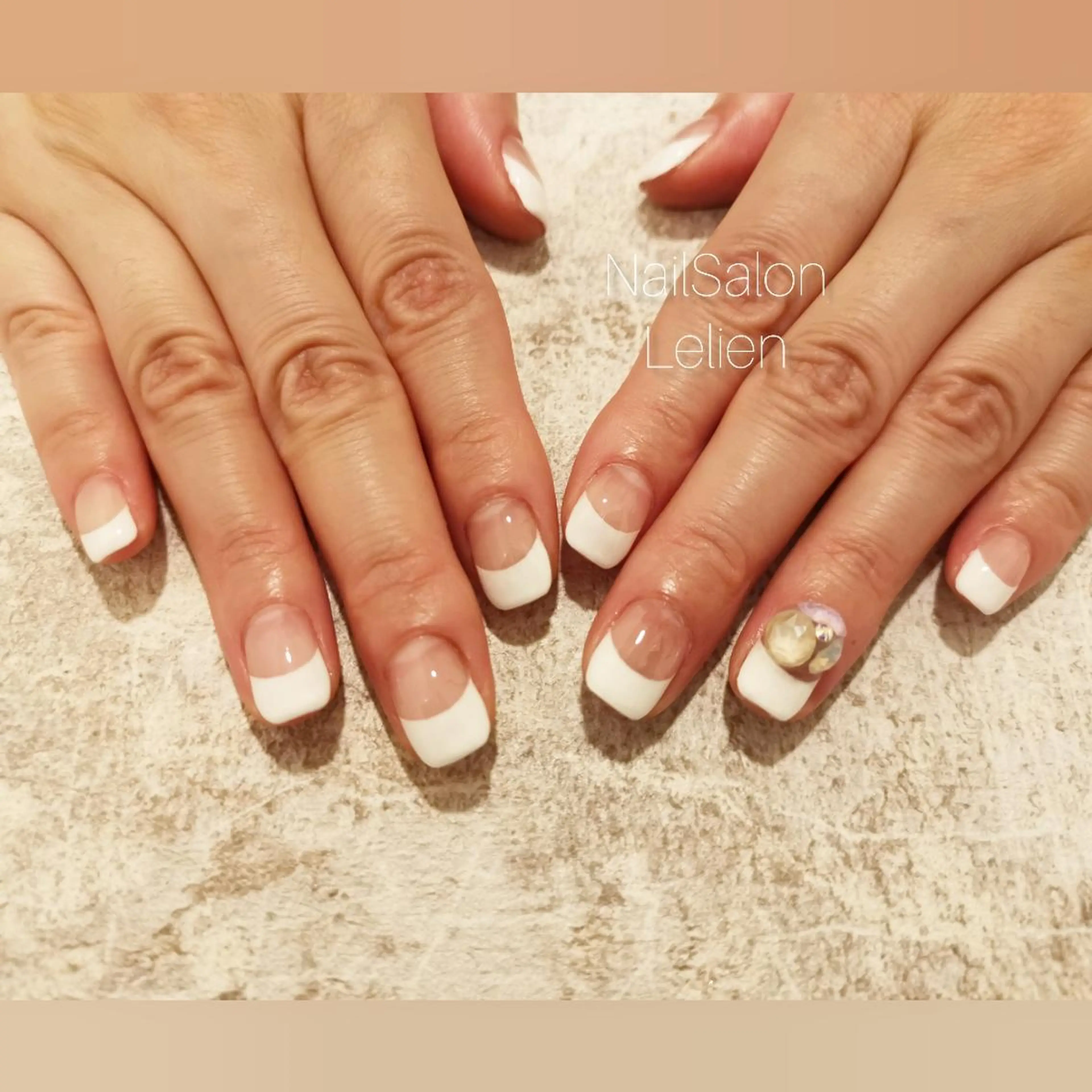 ネイル フレンチネイル ストーンネイル ハンドネイル 人気エリア💖完全個室【ルリエ】所属・ネイルサロン Lelienルリエのネイルデザイン