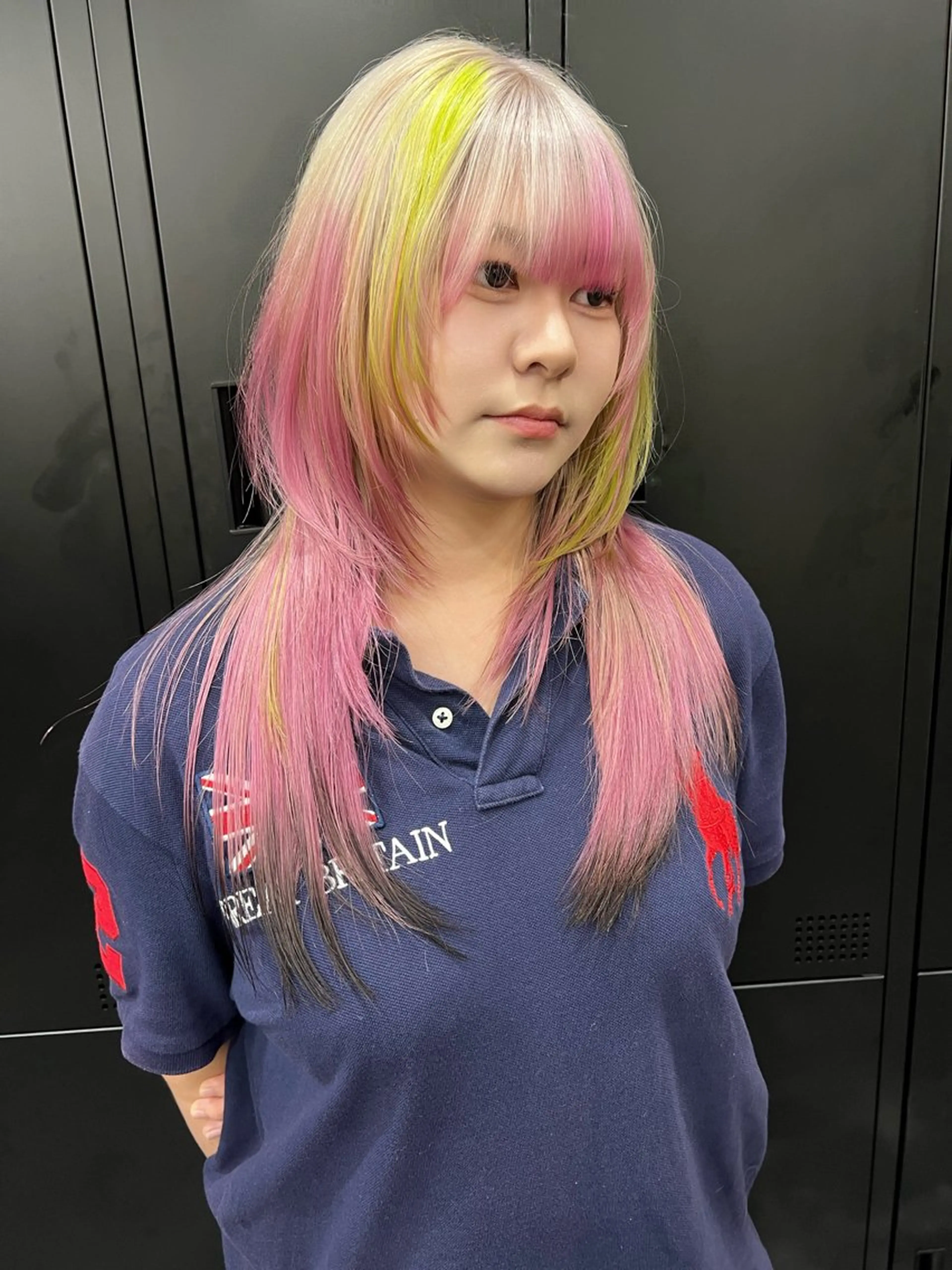 ミディアム レイヤーカット TAKUMI ハイトーン/ウルフのヘアスタイル