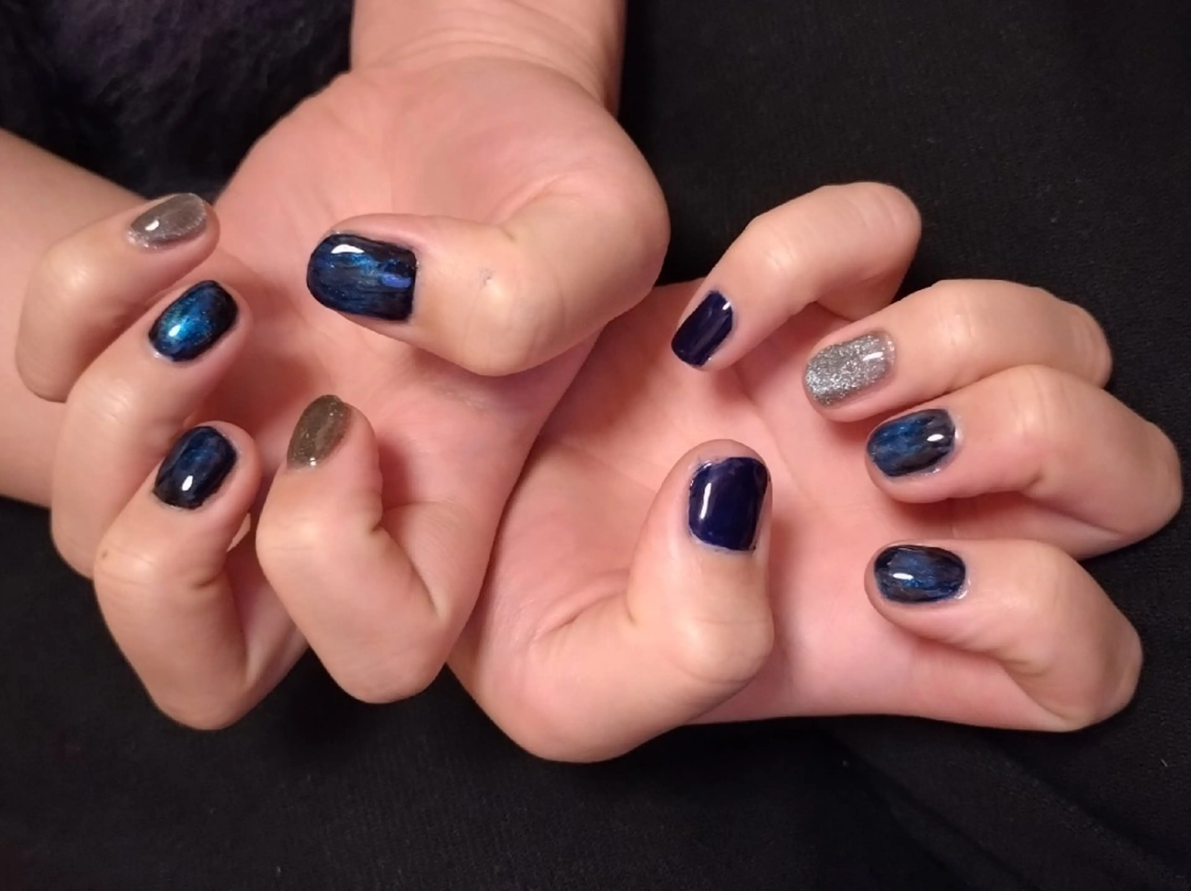 ネイル ネイビー シルバー ハンドネイル AG nail 〚　yuka　〛のネイルデザイン
