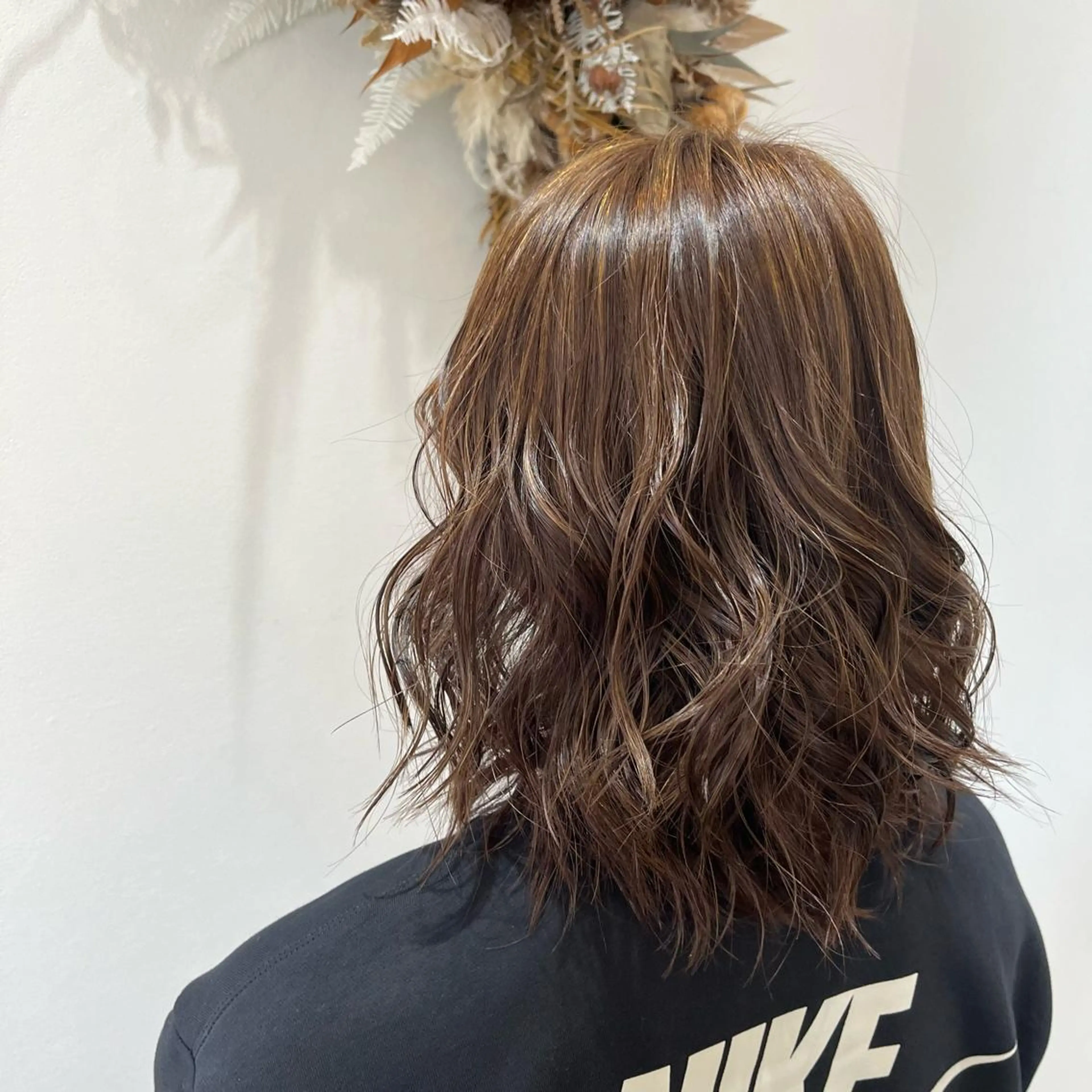 ミディアム カラー 松本 玲菜のヘアスタイル