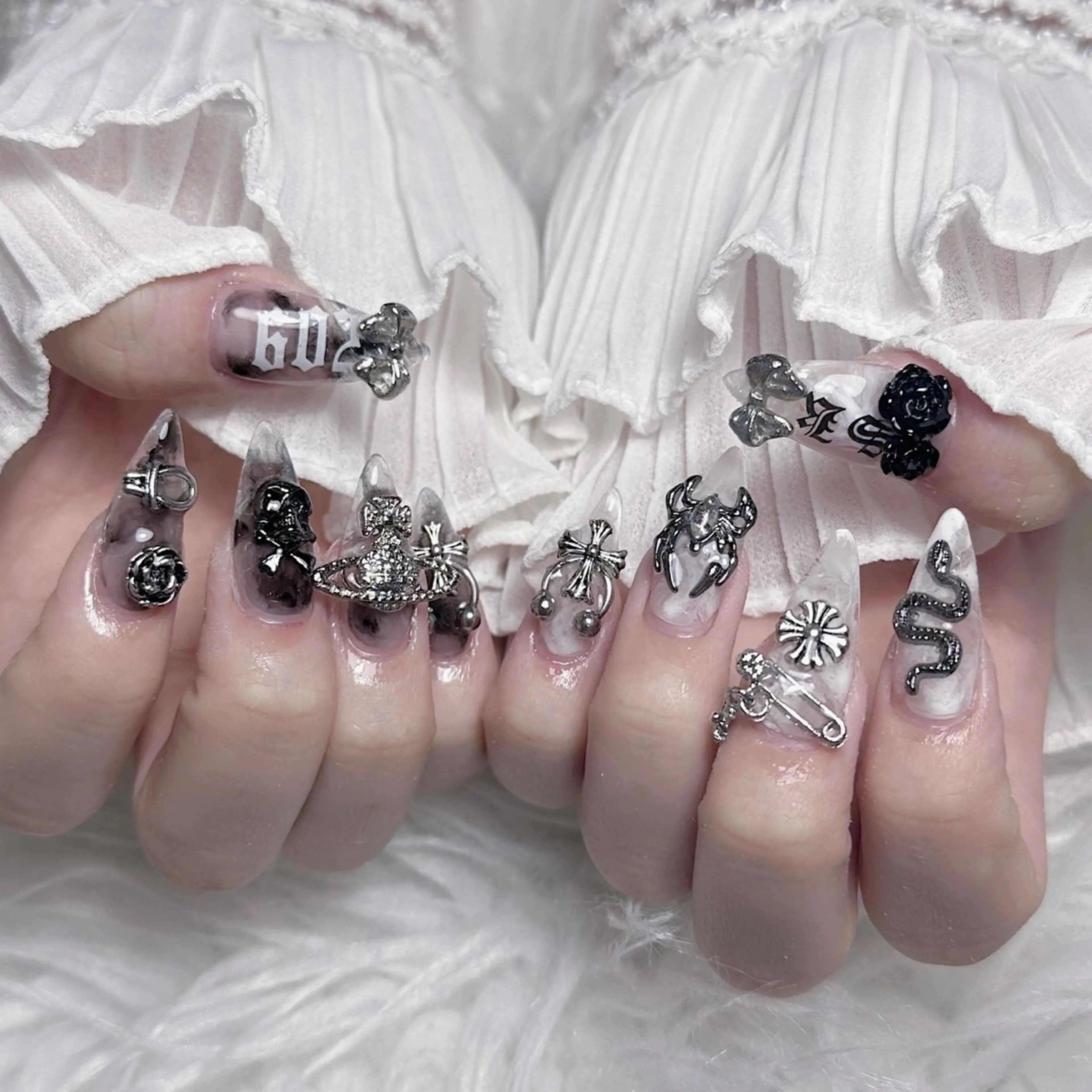 ❤️🔥地雷系ネイルok❤️🔥チップ長さだし+パーツなんでもOKつけ放題💎 オフありの写真