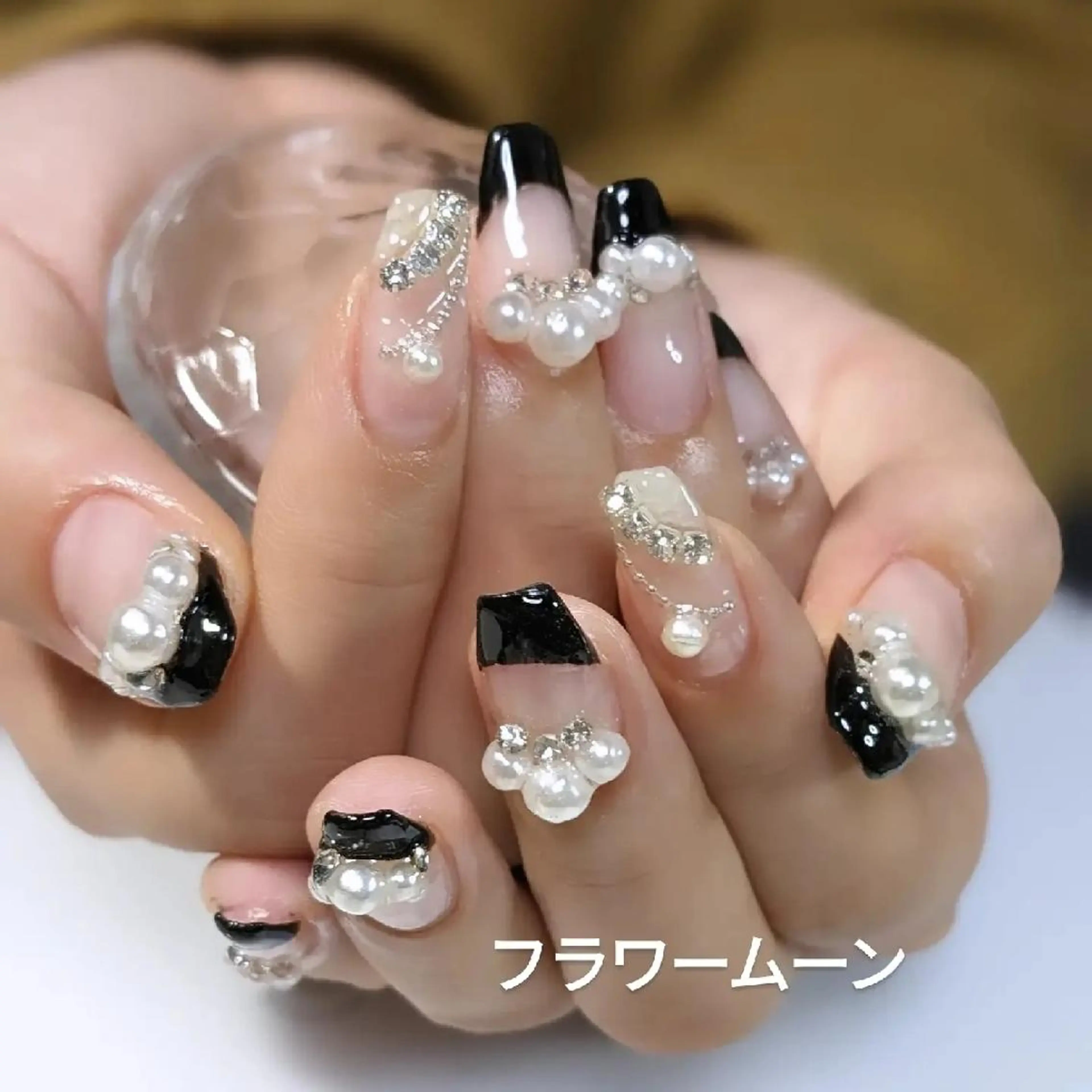 ネイル アートネイル フレンチネイル フラワー ムーンのネイルデザイン
