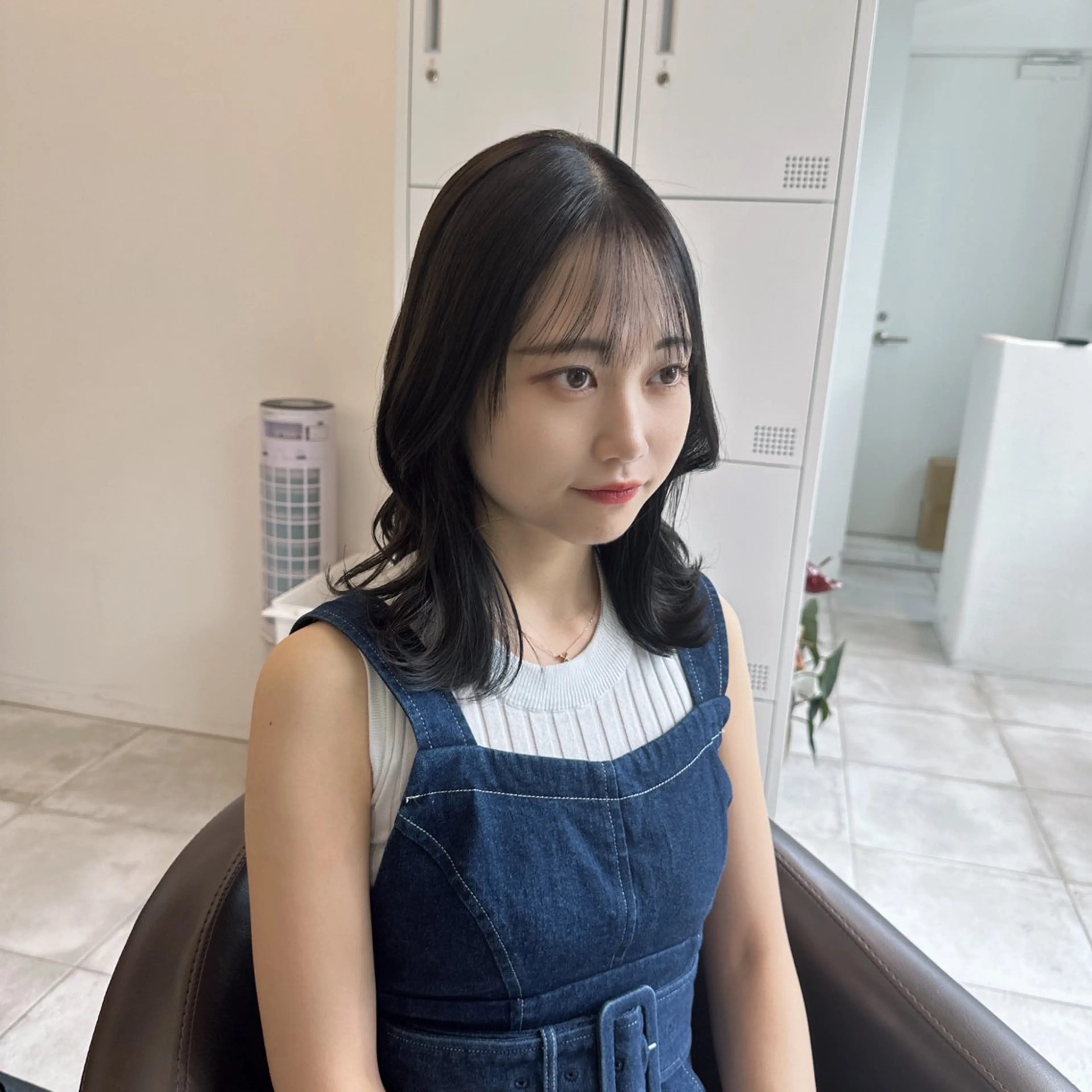 ミディアム カラー くびれヘア レイヤーカット 外ハネヘア ブリーチなし/レイヤ ー特化🌈Tommyのヘアスタイル