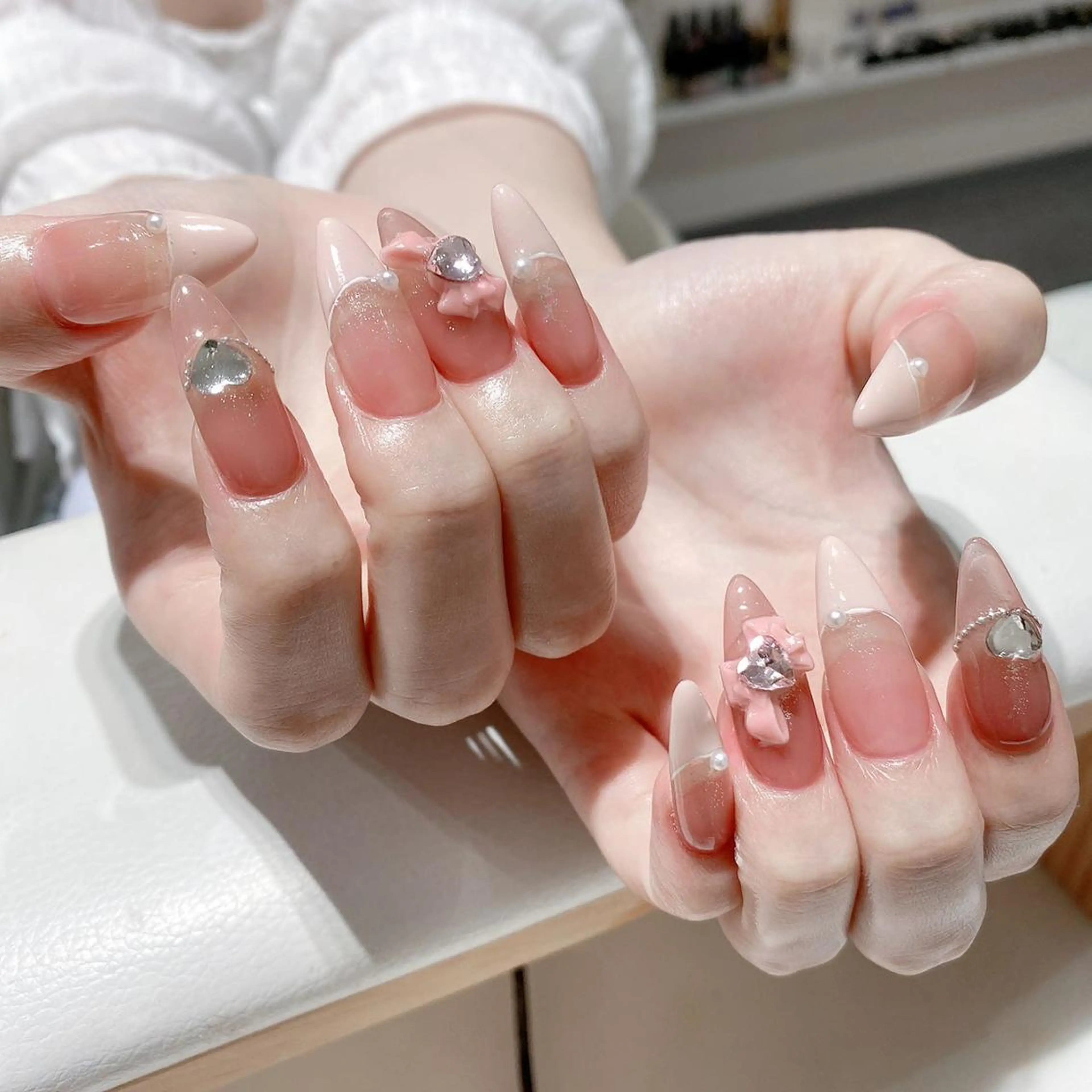 ネイル アートネイル 長さ出し ネイルチップ Queens momoのネイルデザイン