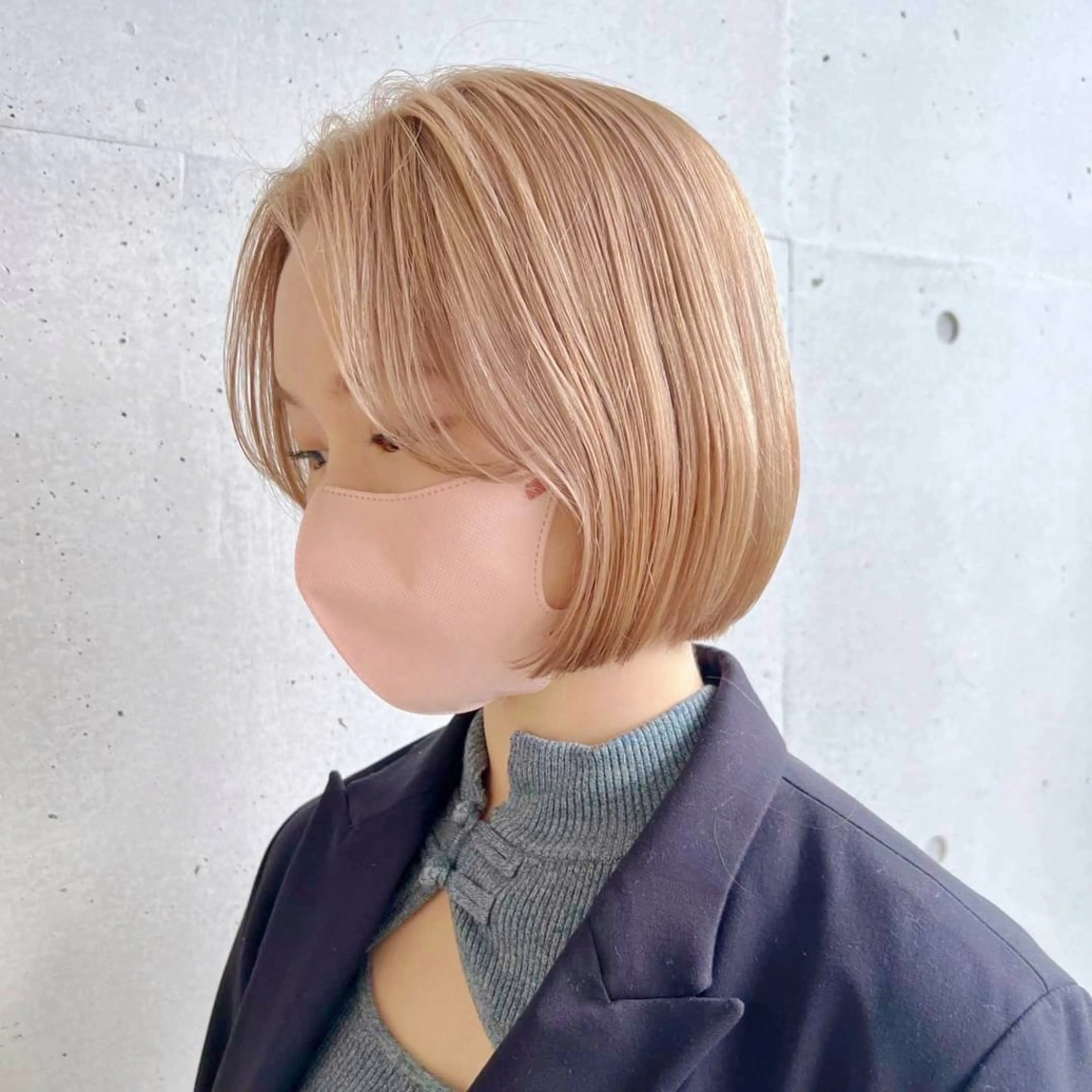 ショート カラー HIKARI🐈‍⬛ ハイトーン×デザインのヘアスタイル