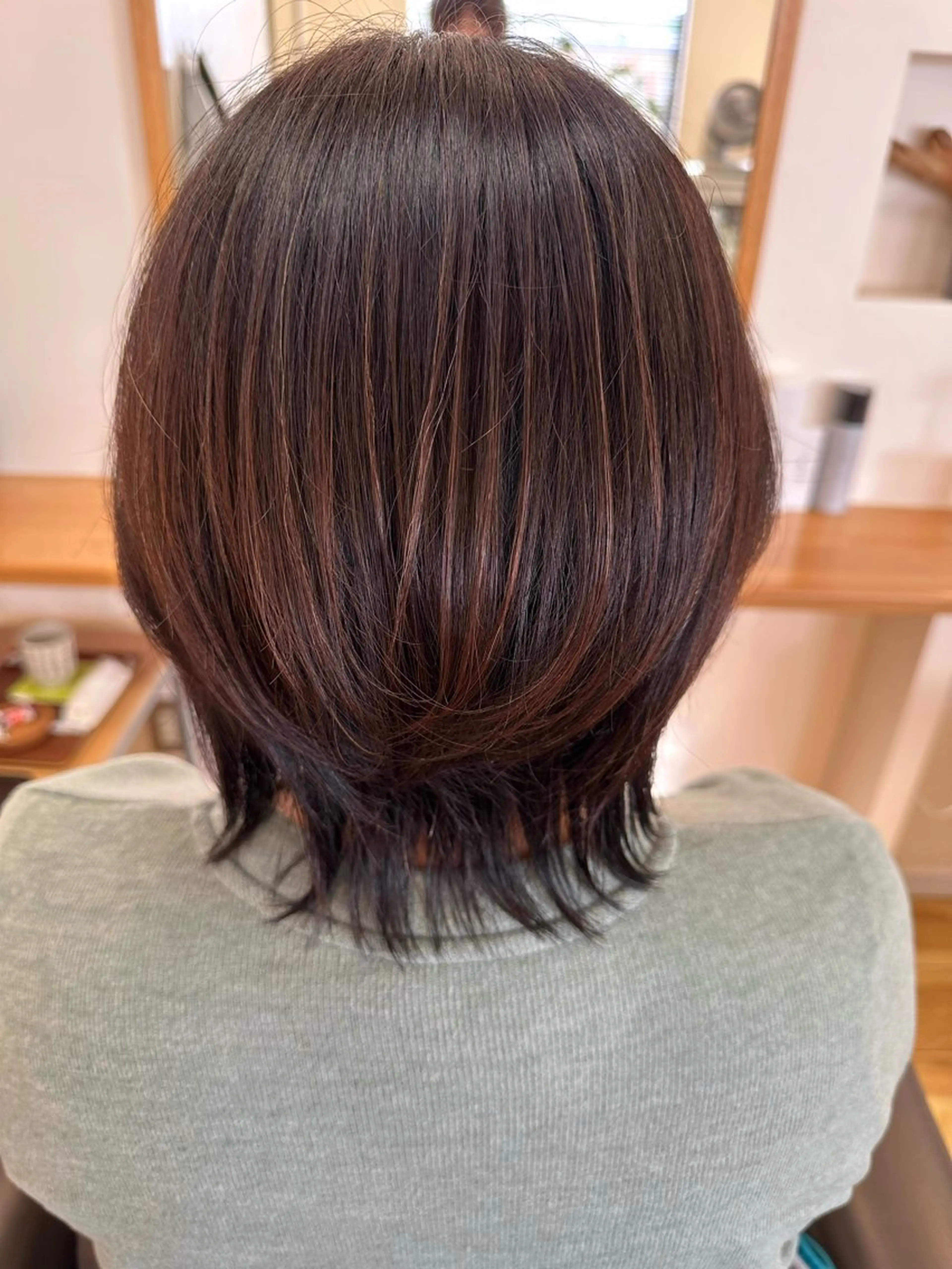 ミディアム カラー くびれヘア レイヤーカット ウルフカット HAIRSALON LEAF所属・ショート・ボブ矯正 レディースお顔剃りのヘアスタイル