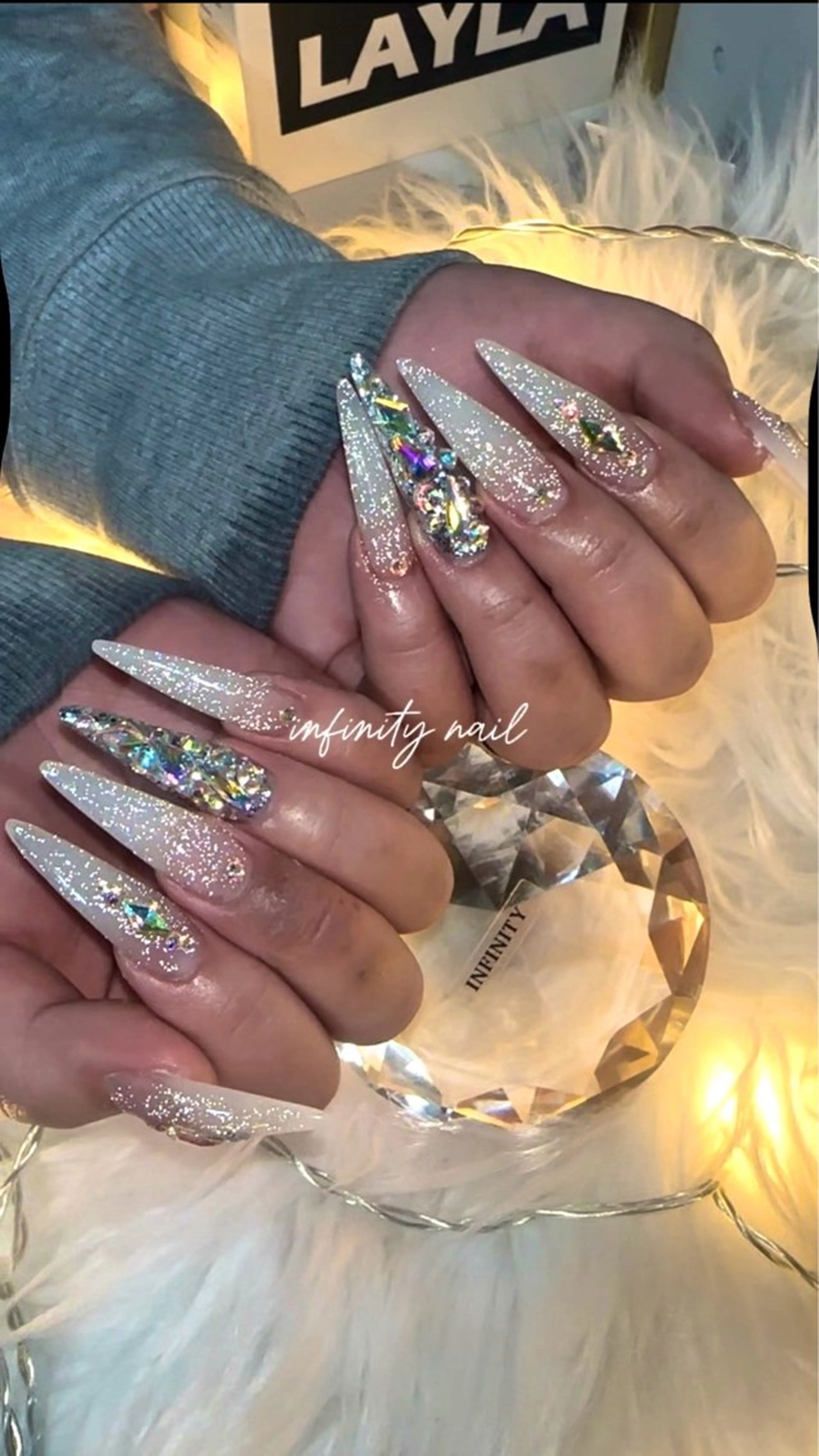 ネイル フラッシュネイル キラキラネイル ロングネイル スカルプネイル ハンドネイル INFINITY所属・INFINITY Sachiのネイルデザイン