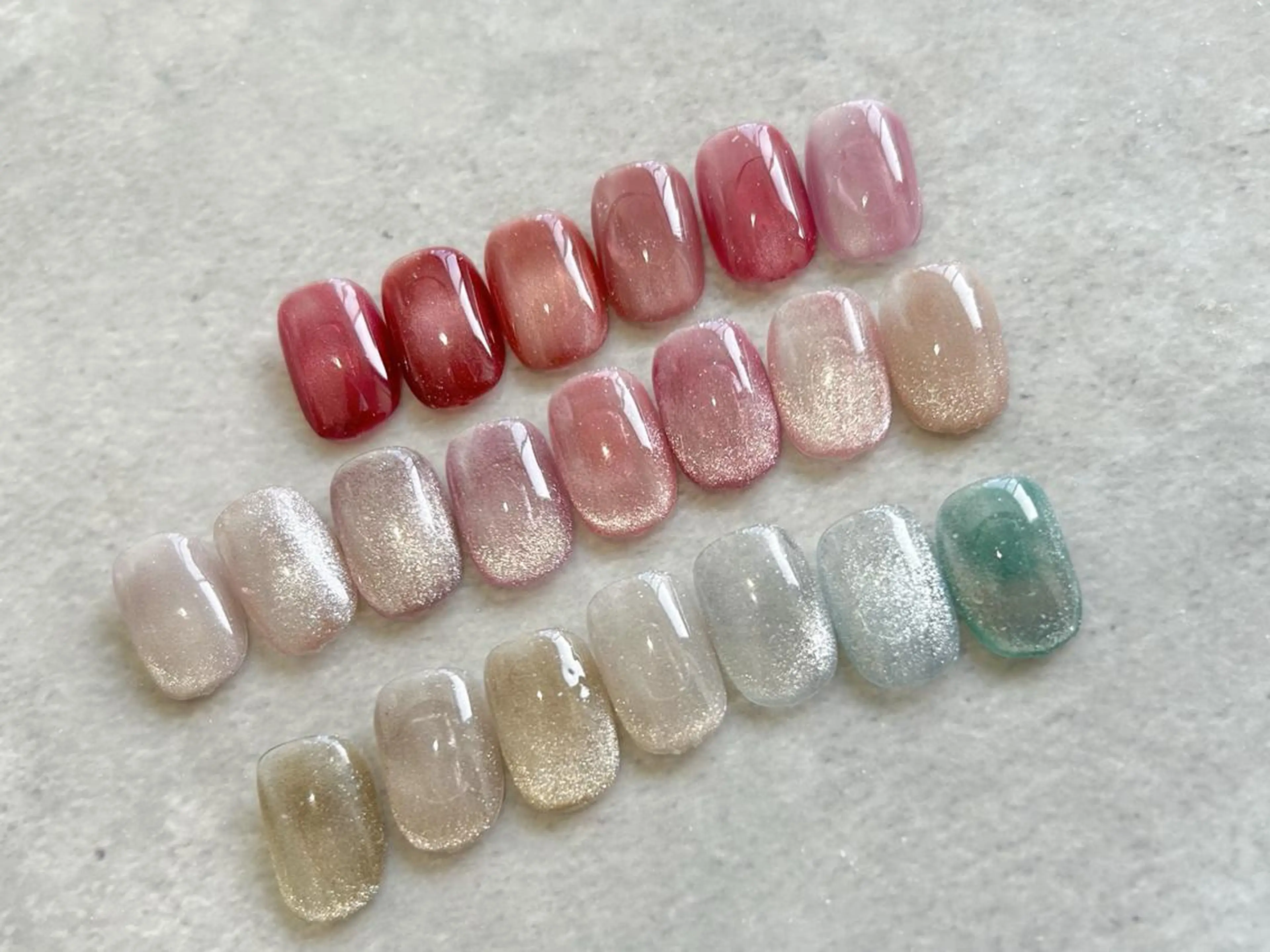 ネイル マグネットネイル Ray. ／綺麗目ニュアンスのネイルデザイン