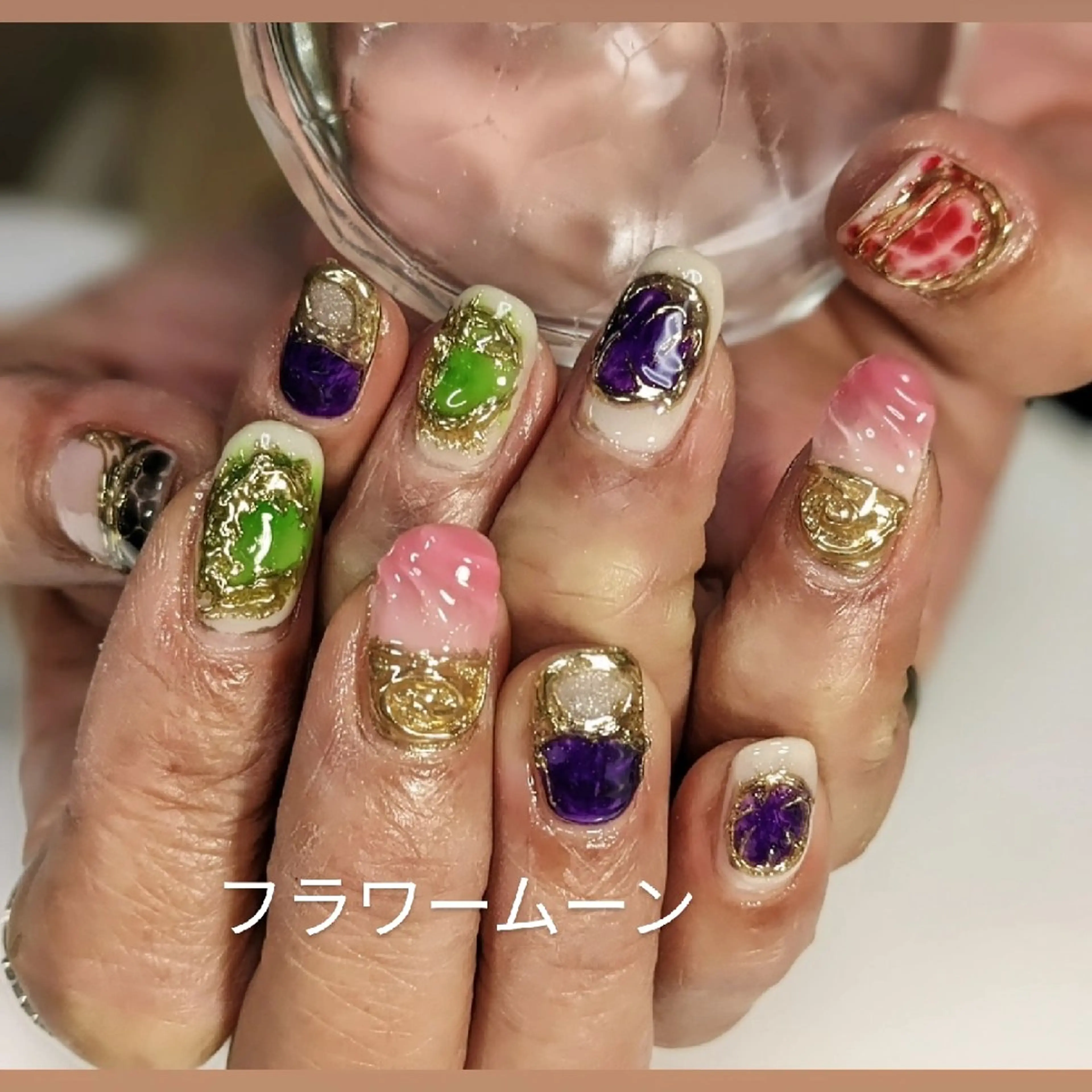 ネイル ミラーネイル ハンドネイル ハンドケア フラワー ムーンのネイルデザイン