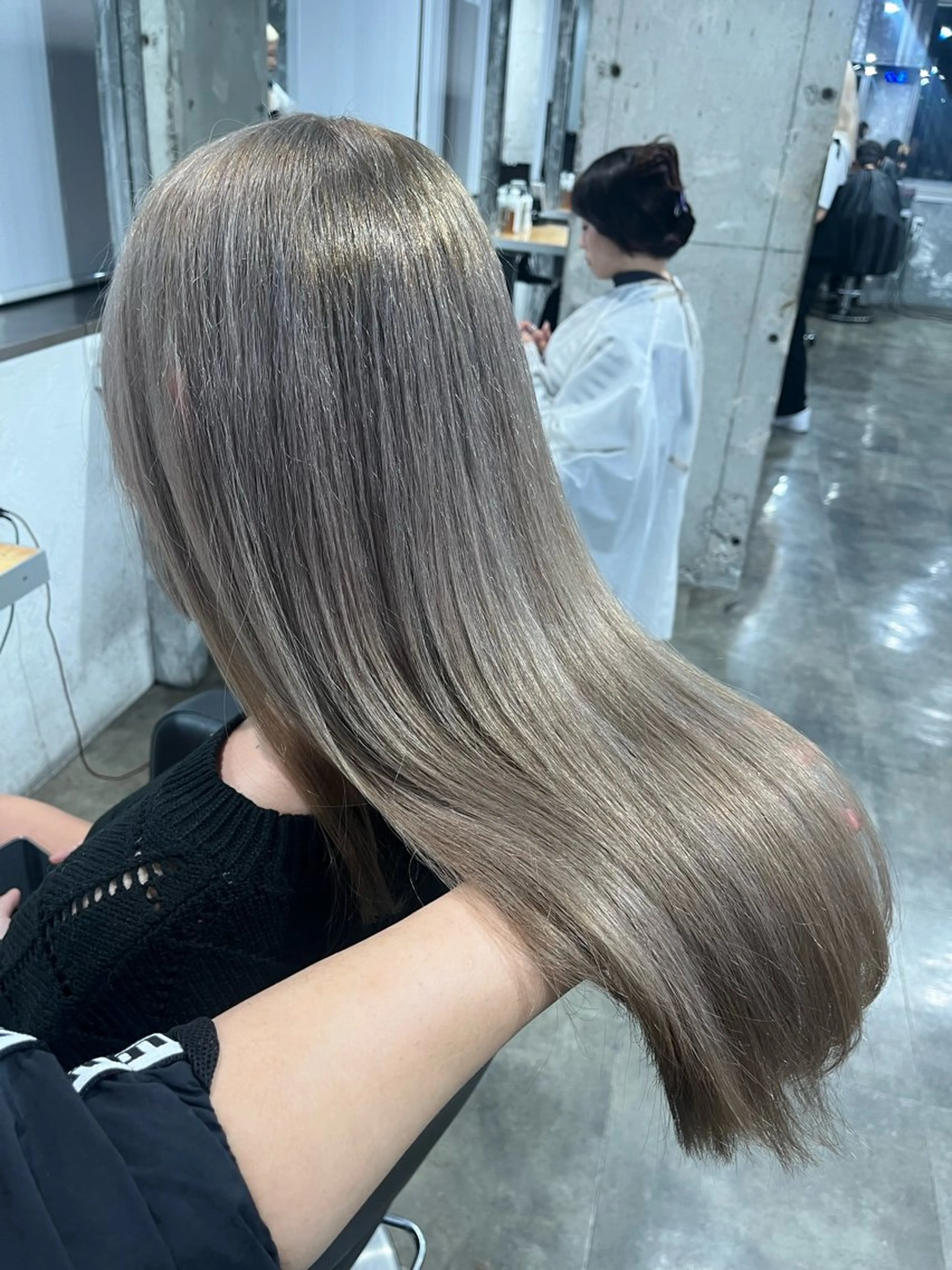 ロング カラー ヘアカラー ハイトーンカラー 🦄レイヤーカットのヘアスタイル