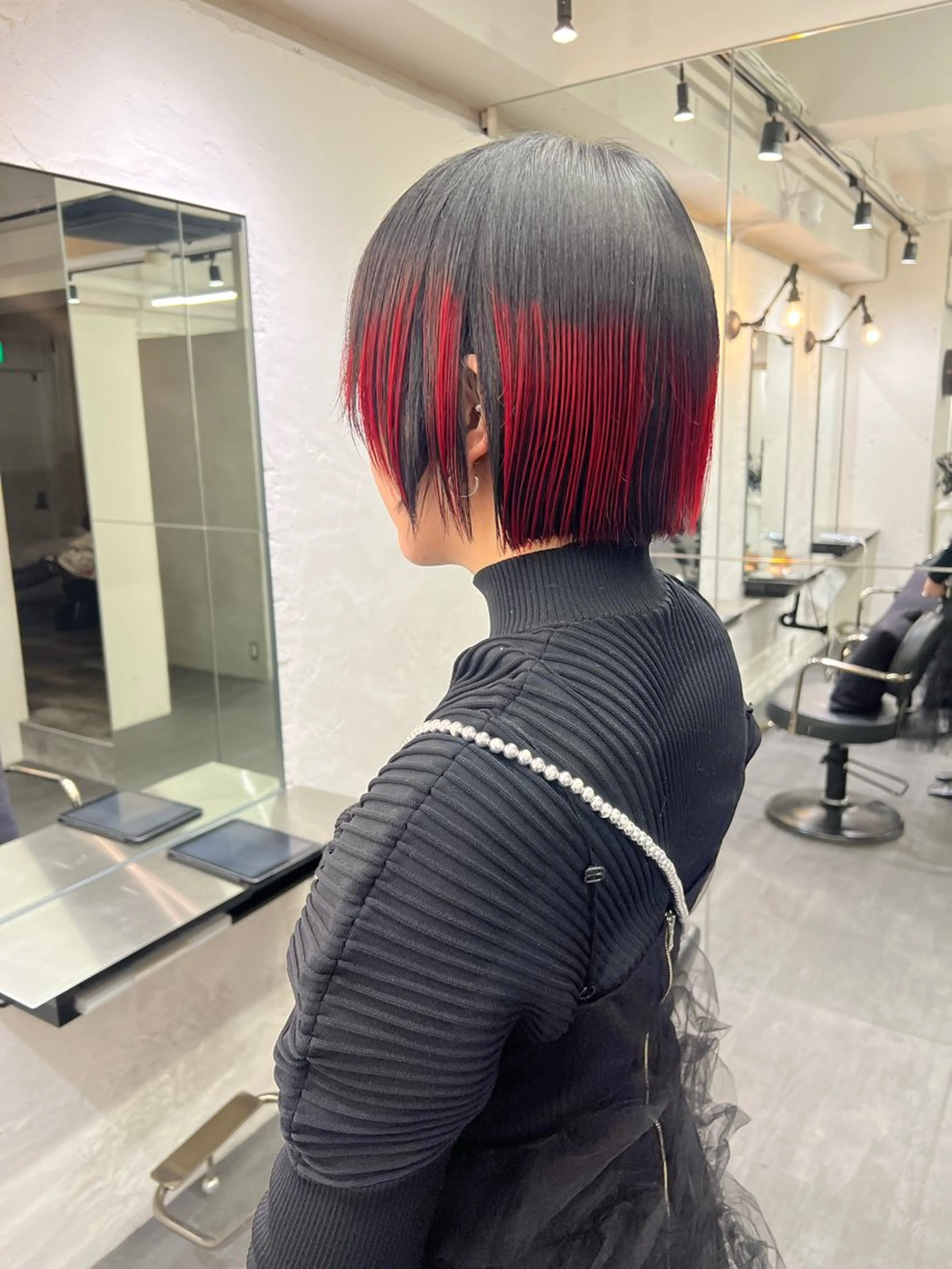 ショート カラー ボブ SALOWIN梅田茶屋町店所属・ウルフレイヤーカット /チヒロのヘアスタイル