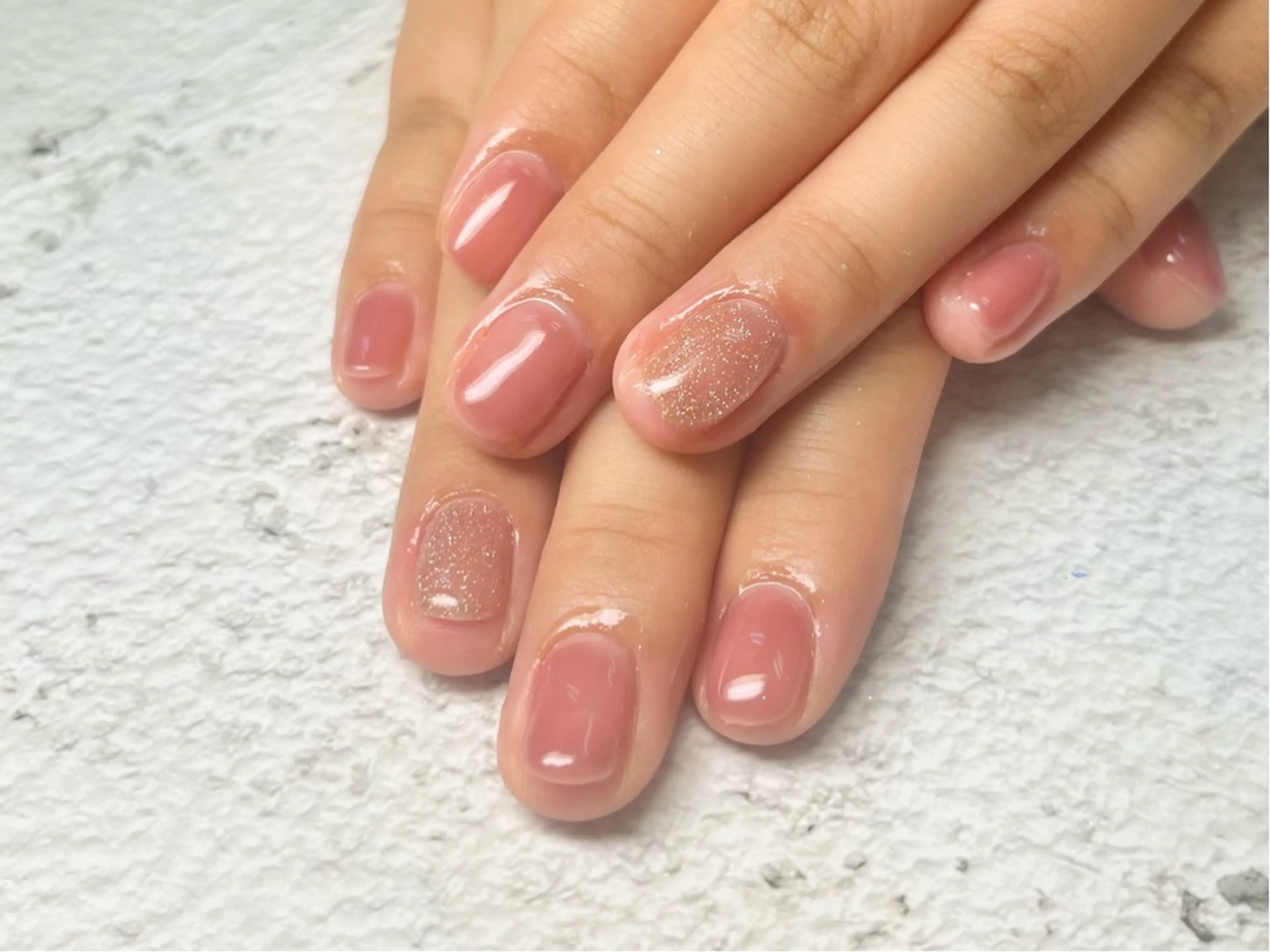ネイル ラメ(グリッター) ピンク ピンクベージュ Queen nail 北堀江 ASUKAのネイルデザイン