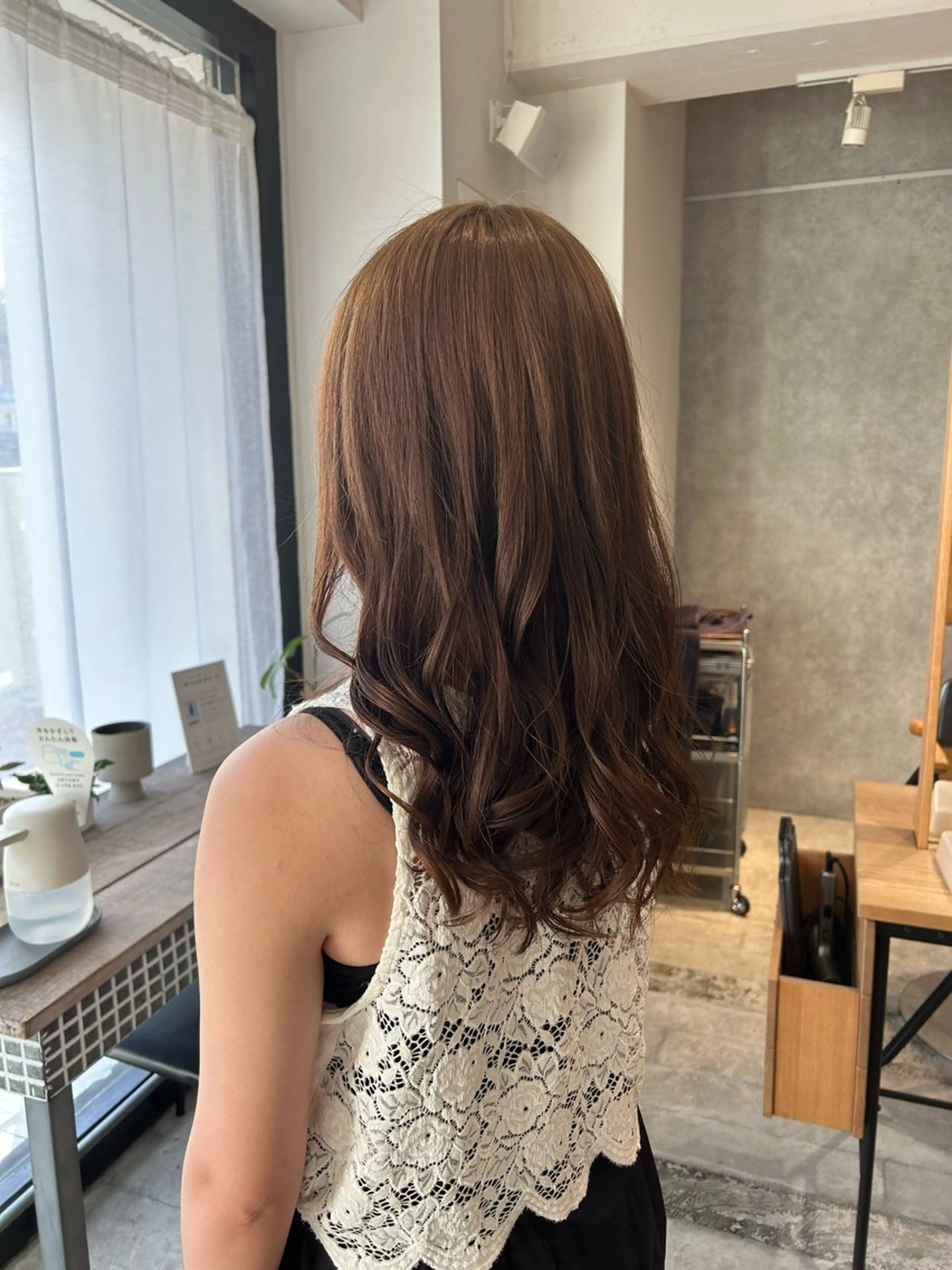 ロング カラー ベージュカラー ブリーチ ブリーチなしカラー まるやま ゆいかのヘアスタイル