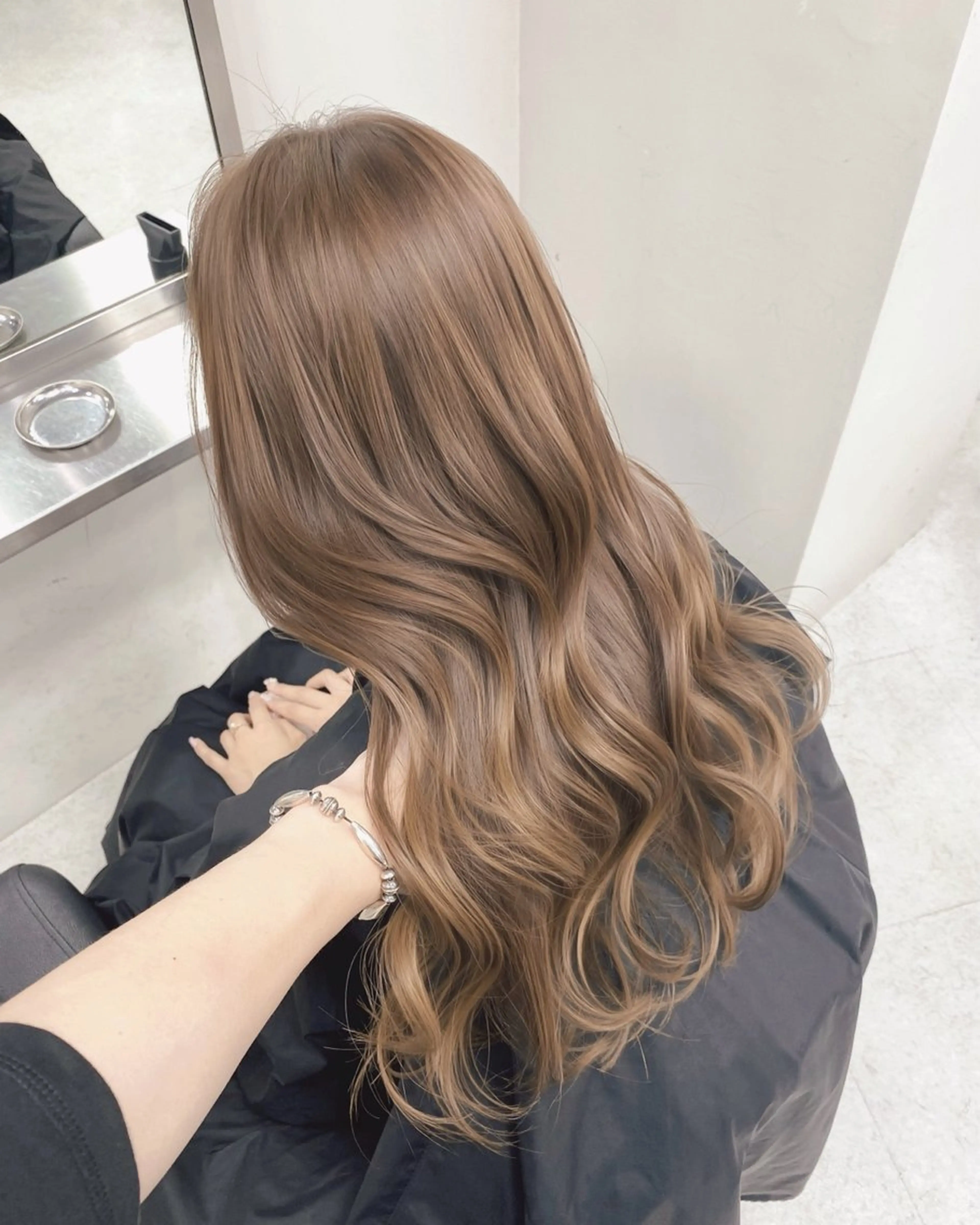 セミロング カラー ヘアアレンジ ベージュカラー ブリーチ ブラウンカラー 透明感カラー ダブルカラー ヘアカラー トリートメント ヘアセット 赤み消し🫧韓国ヘア 🫧藤岡誠也のヘアスタイル