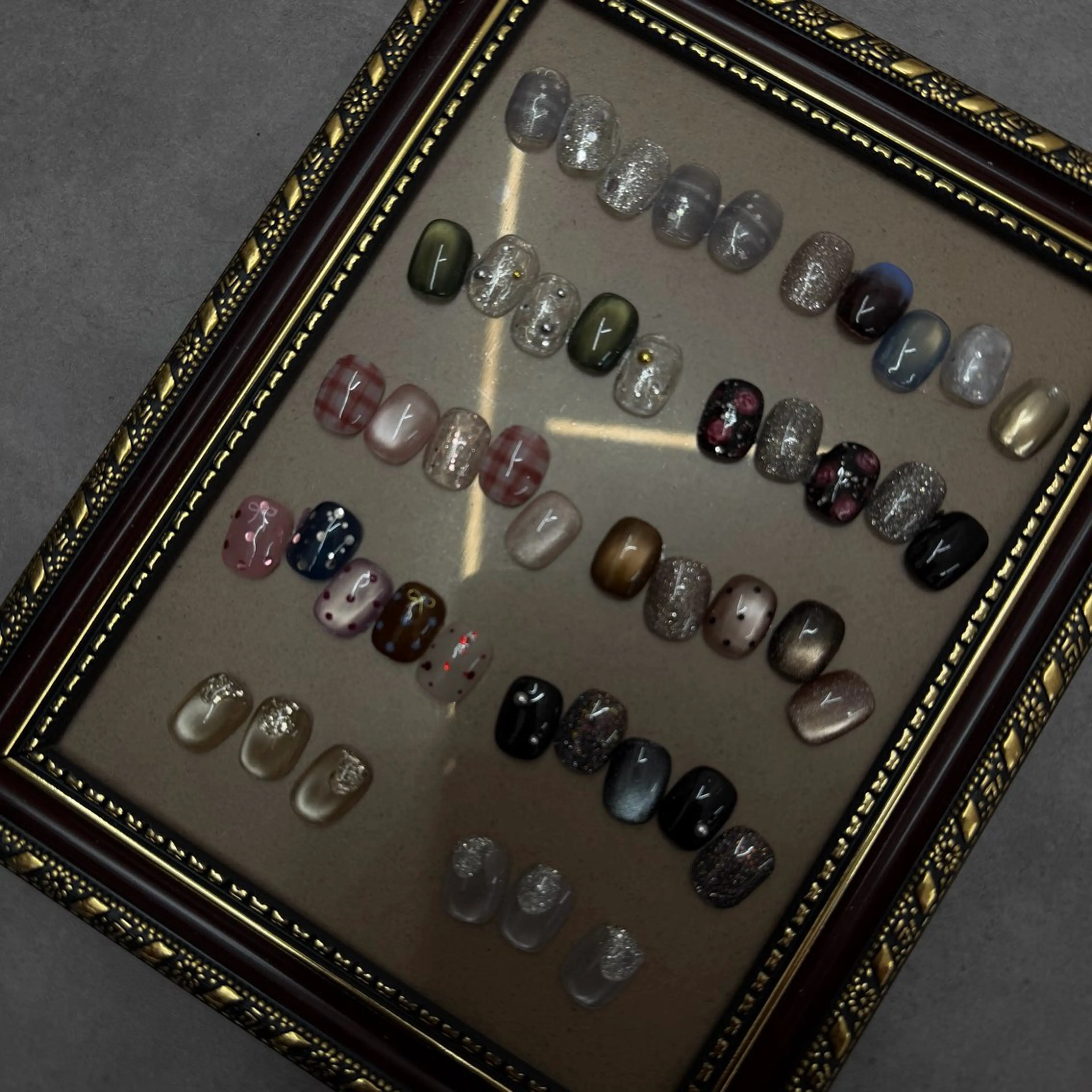 ネイル ドット ジェルネイル キラキラネイル マグネットネイル ニュアンスネイル ハンドネイル ハンドケア Bana_ Nailのネイルデザイン