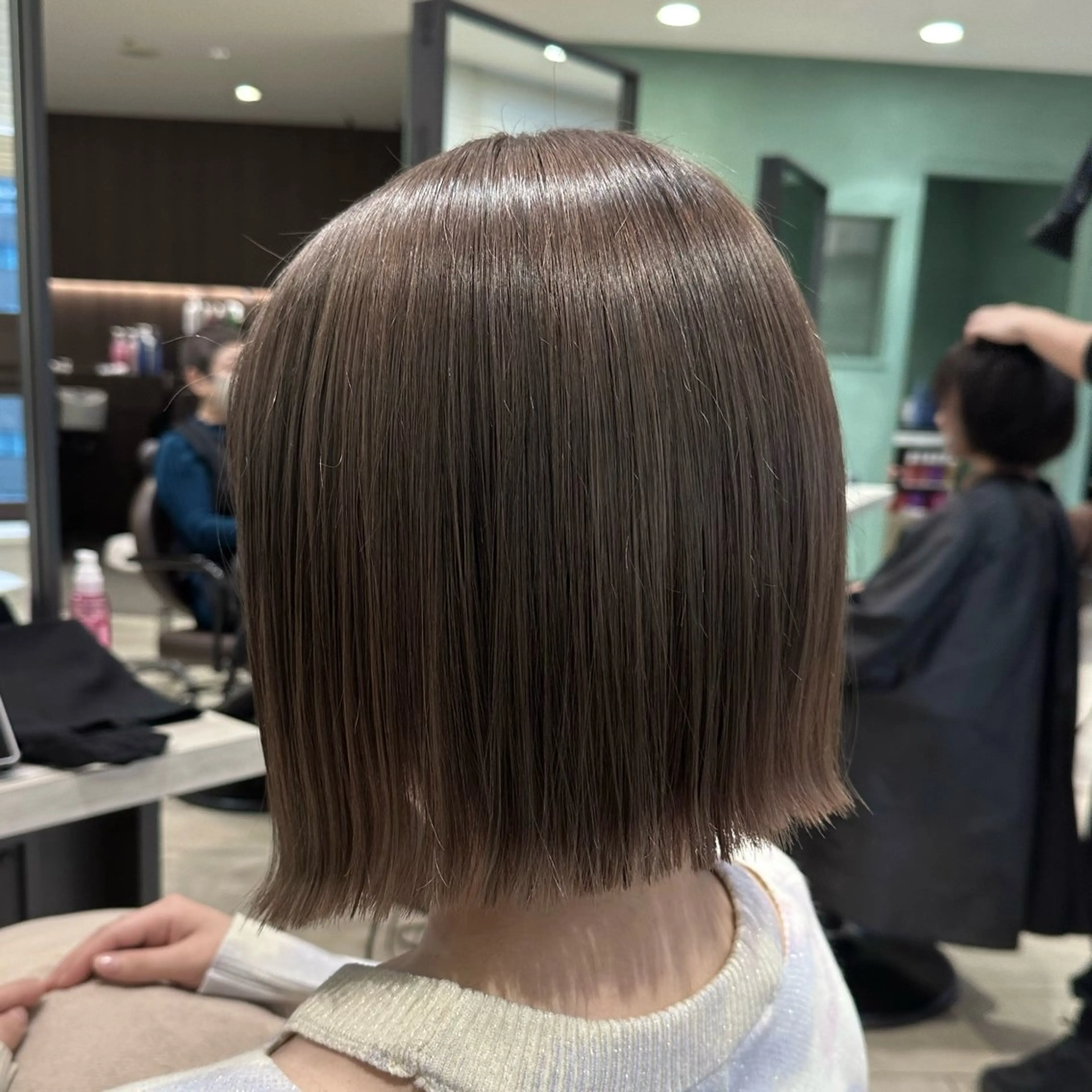 ショート ボブ 外ハネヘア カット ヘアカラー トリートメント 💎銀座.大人可愛い 🩶上品ヘア💎のヘアスタイル