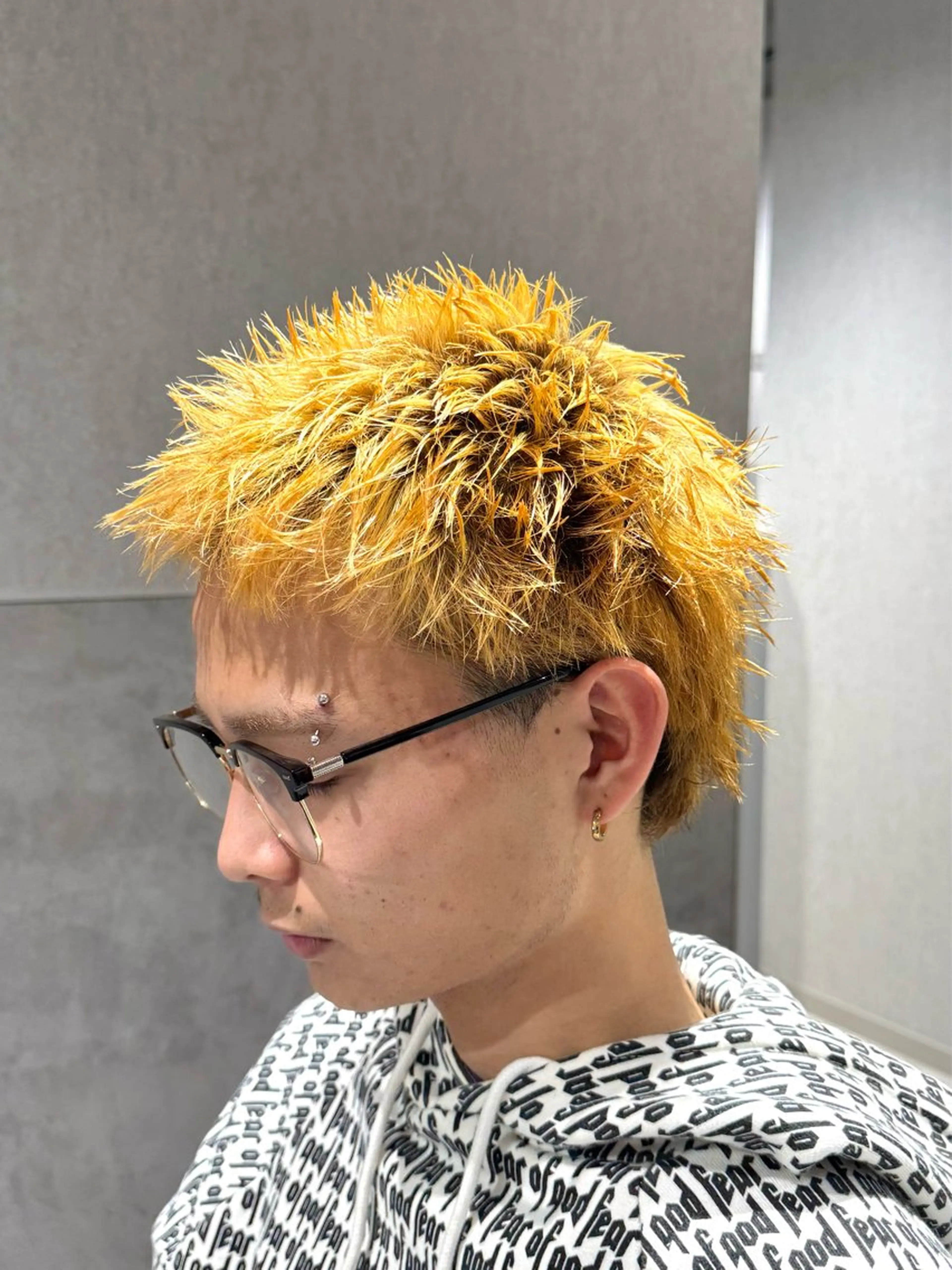 ショート カラー メンズ アップバング メンズハイトーン スパイキーショート ハイトーンカラー ショートヘア カット ヘアカラー メンズパーマ職人 パーマ🔥ritaのヘアスタイル