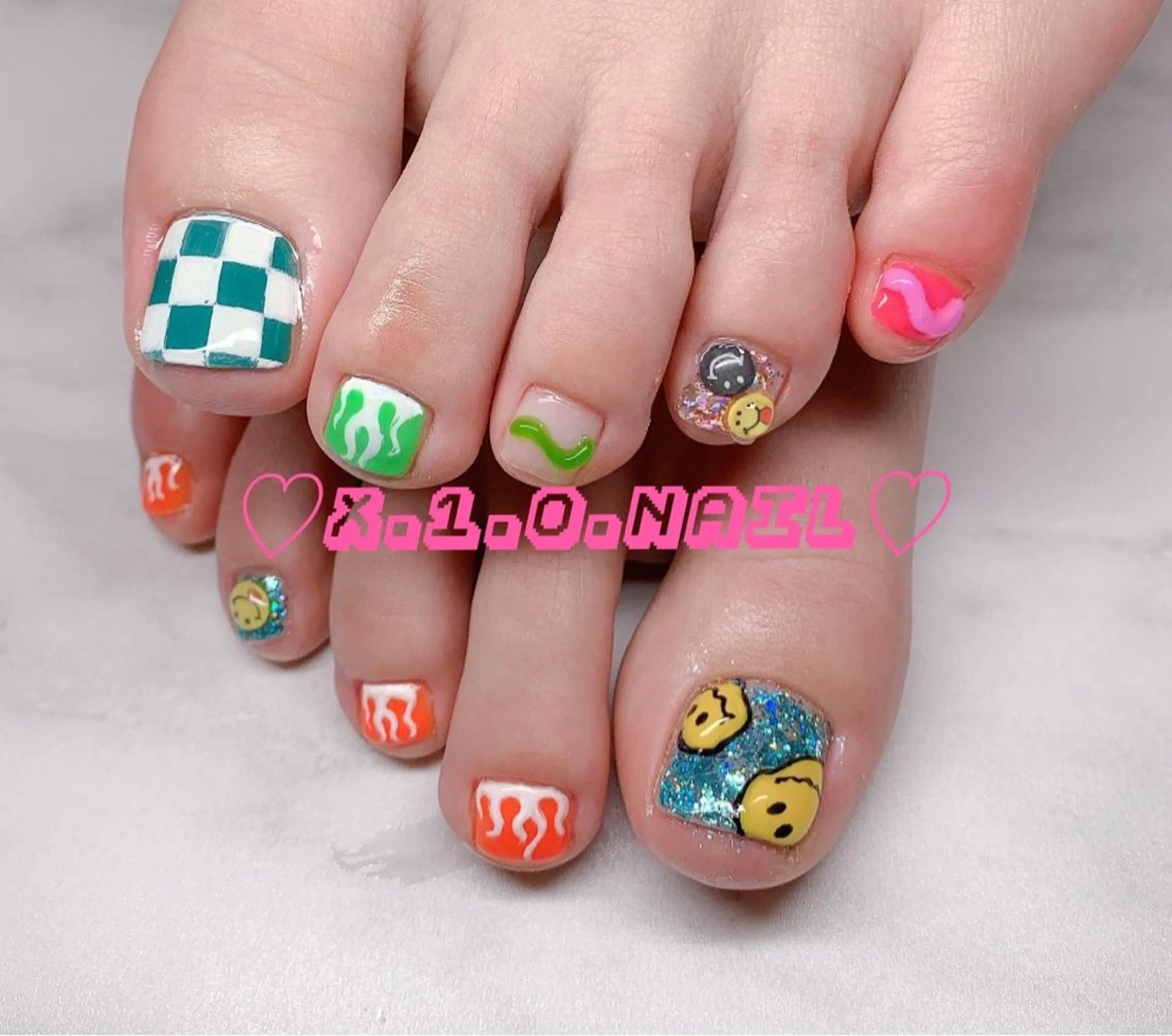 ネイル アニマル柄 アートネイル フットネイル ニュアンスネイル ぷっくりネイル x.1.0.nail ♡Cのネイルデザイン