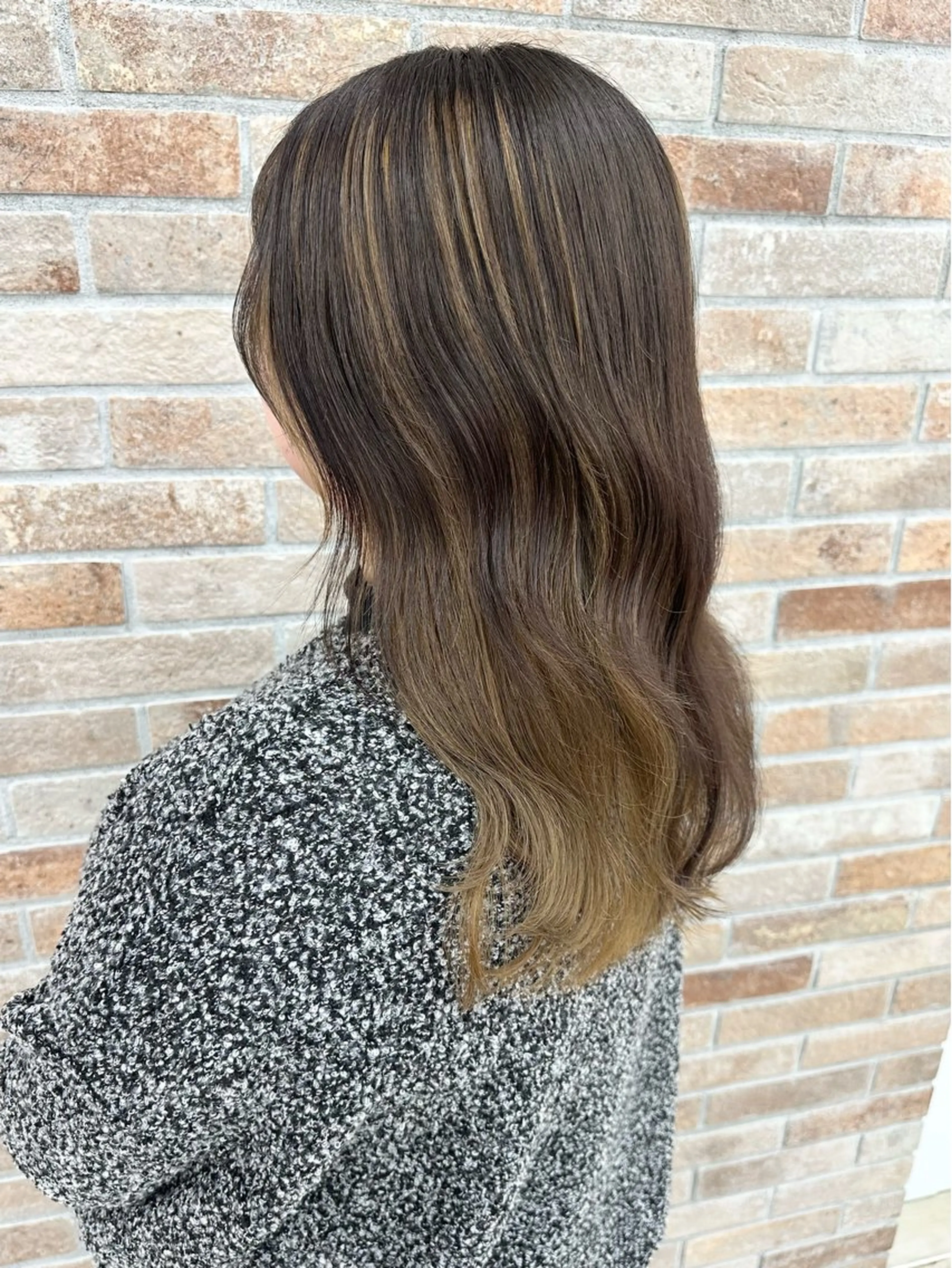 ロング カラー ベージュカラー 黒髪 ブリーチ 齋藤 らいのヘアスタイル