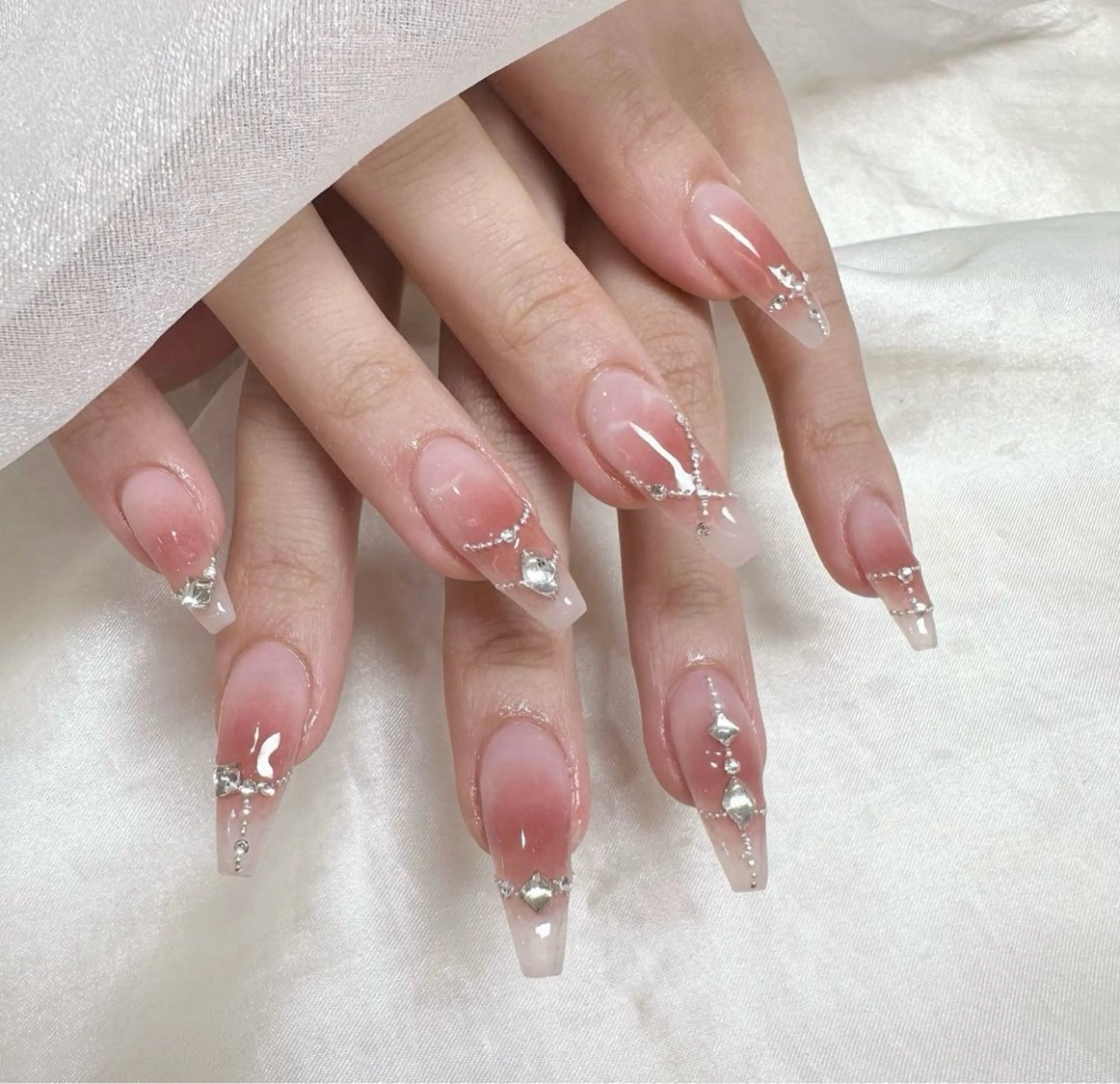 ネイル ハンドネイル ハンドケア UniqueNail 長さだし専門店のネイルデザイン