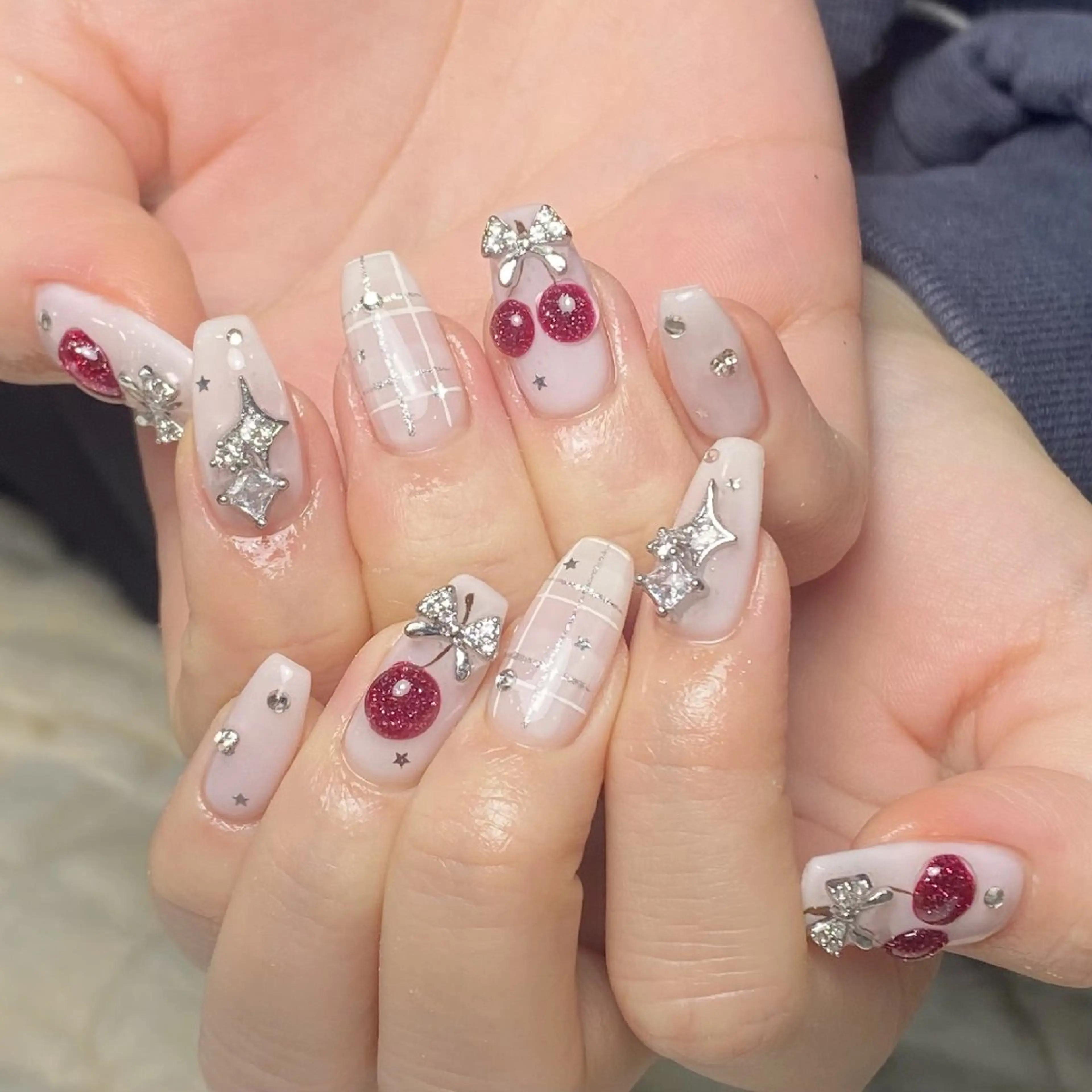 ネイル チークネイル フレンチネイル ジェルネイル ガーリー キラキラネイル ハンドネイル UM Nail Salonのネイルデザイン