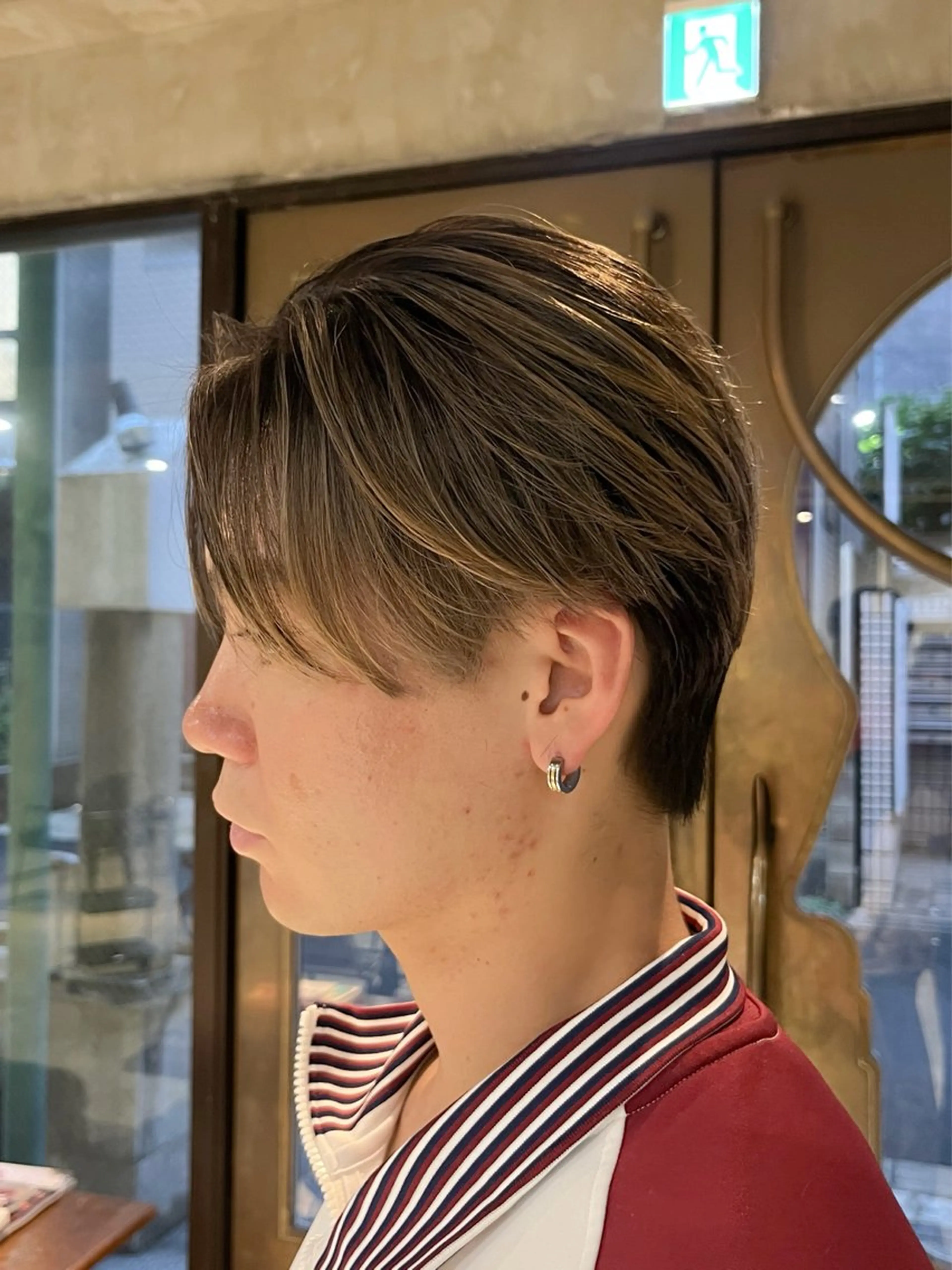 ショート カラー メンズ フェザーパーマ メンズパーマ 刈り上げ ヘアカラー トリートメント ヘアセット 似合わせハイトーン 🍯ayumi🍯のヘアスタイル