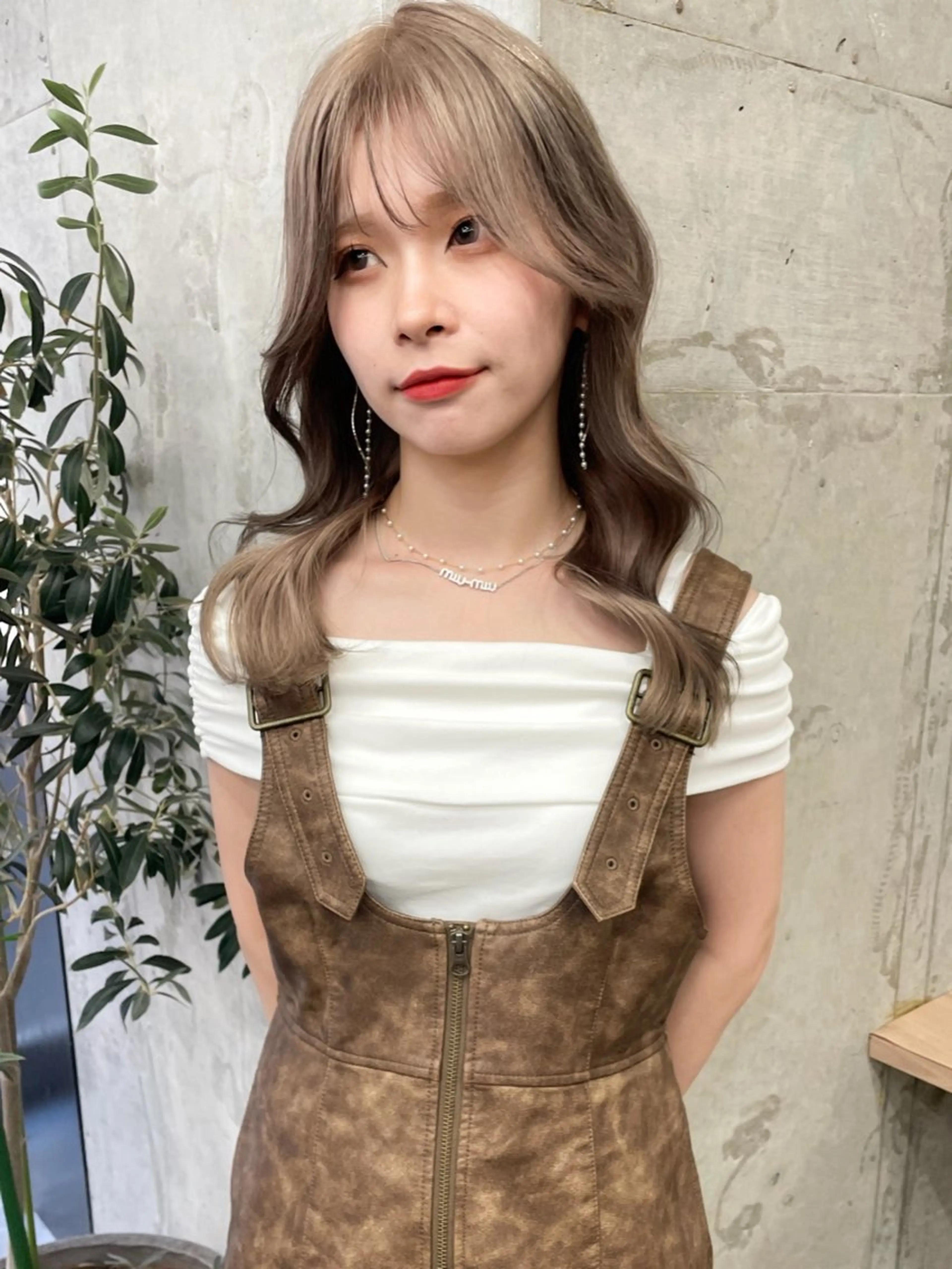 ミディアム カラー ベージュカラー ブリーチ ブラウンカラー デザインカラー ハイトーンカラー ヘアカラー ブリーチ/ベージュ 💕/momoaのヘアスタイル