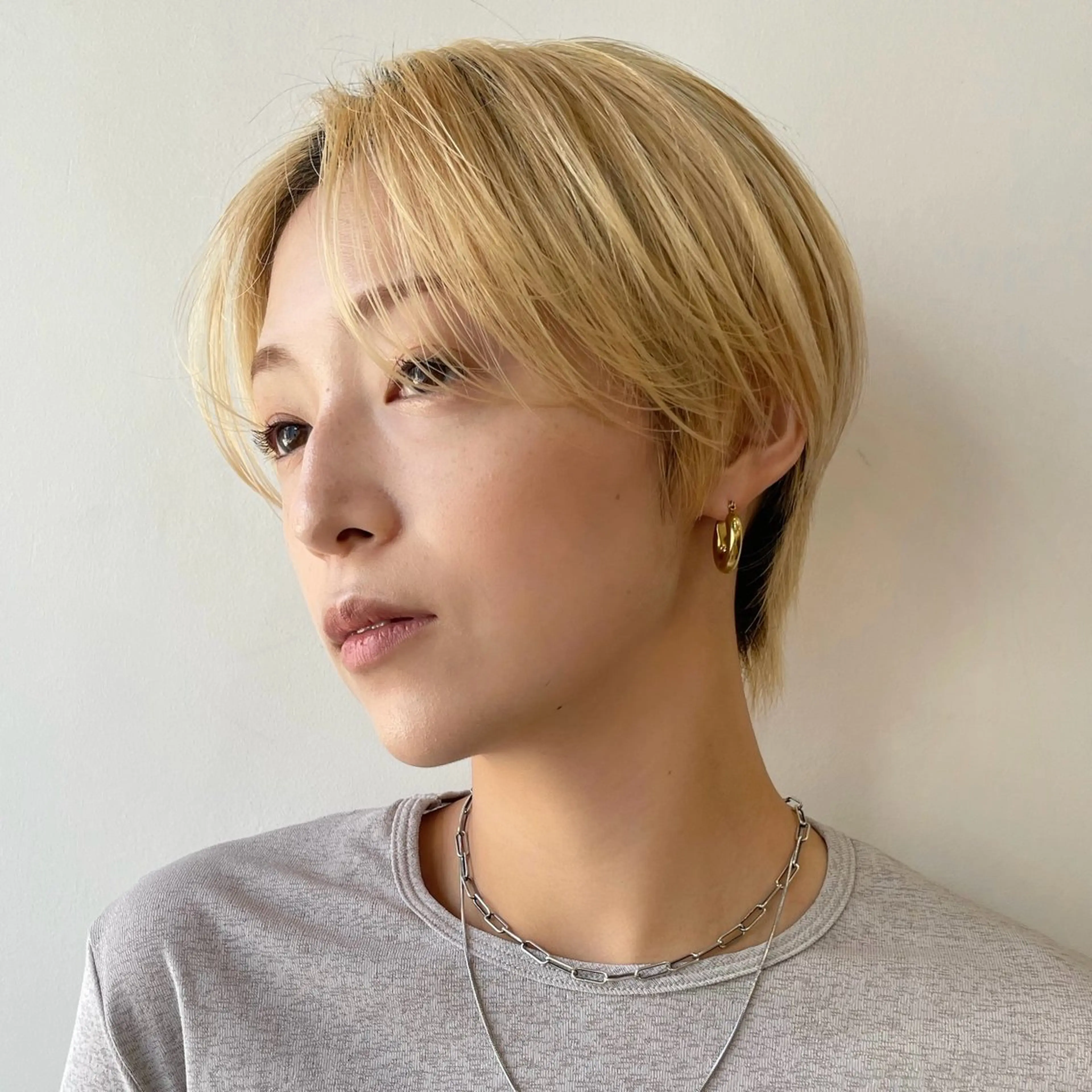 ショート カラー ハンサムショート ハイトーンカラー ショートヘア 顔まわり/レイヤー/ 透明感/まいな🥨のヘアスタイル