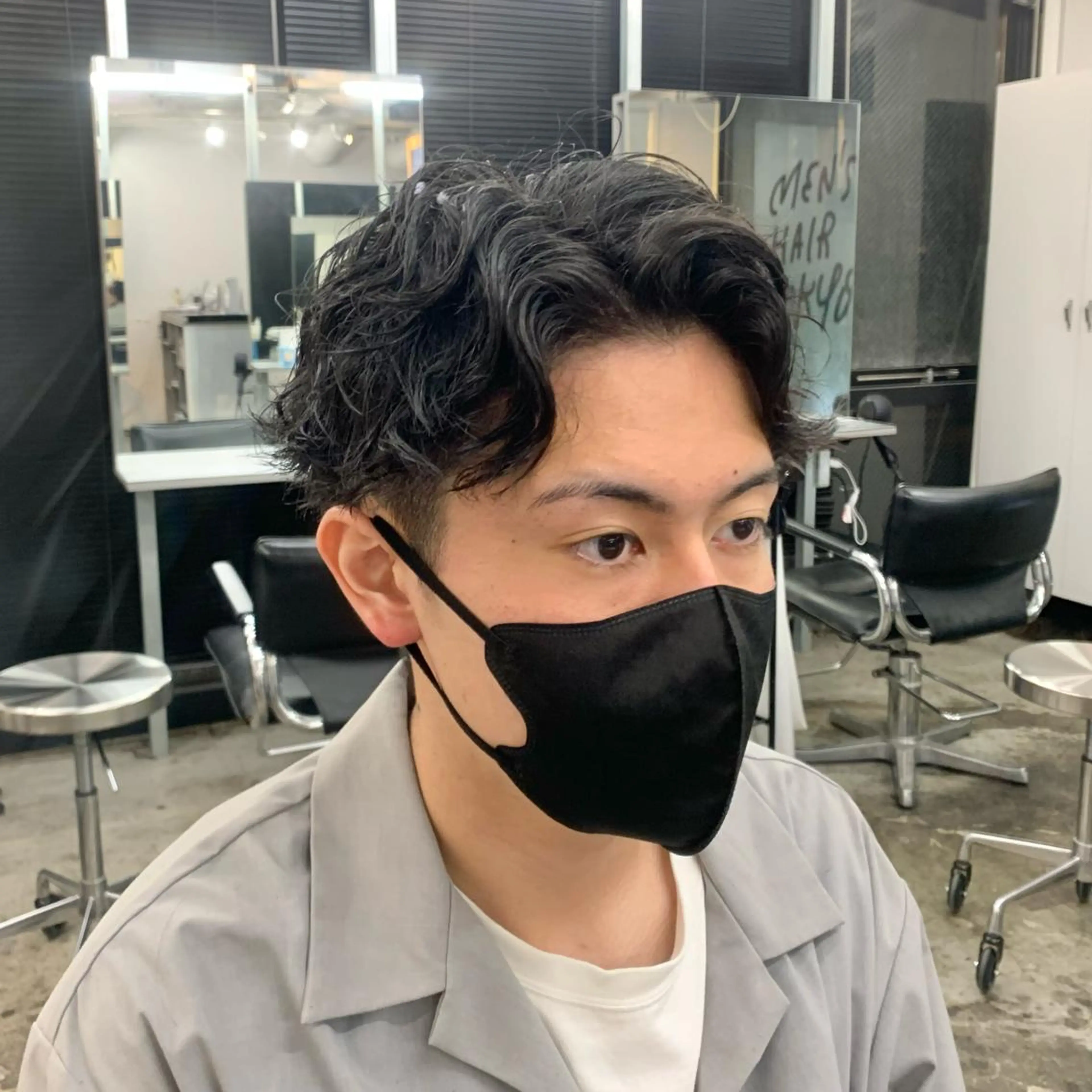 ショート パーマ メンズ センターパート ショートヘア カット パーマ メンズ特化美容師/ 藤戸 椋のヘアスタイル