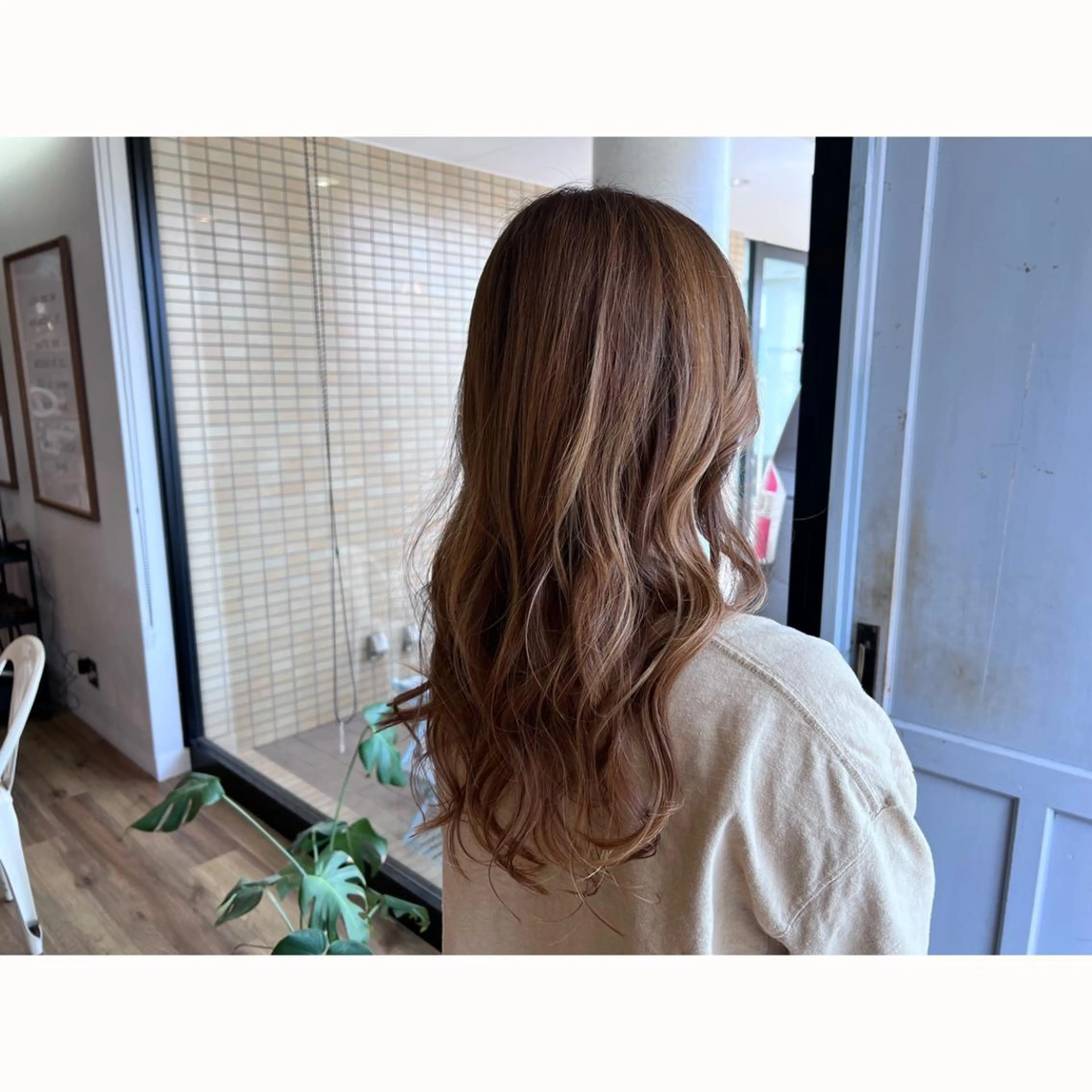 ロング カラー ベージュカラー ヘアカラー トリートメント ツキダテ ユイのヘアスタイル