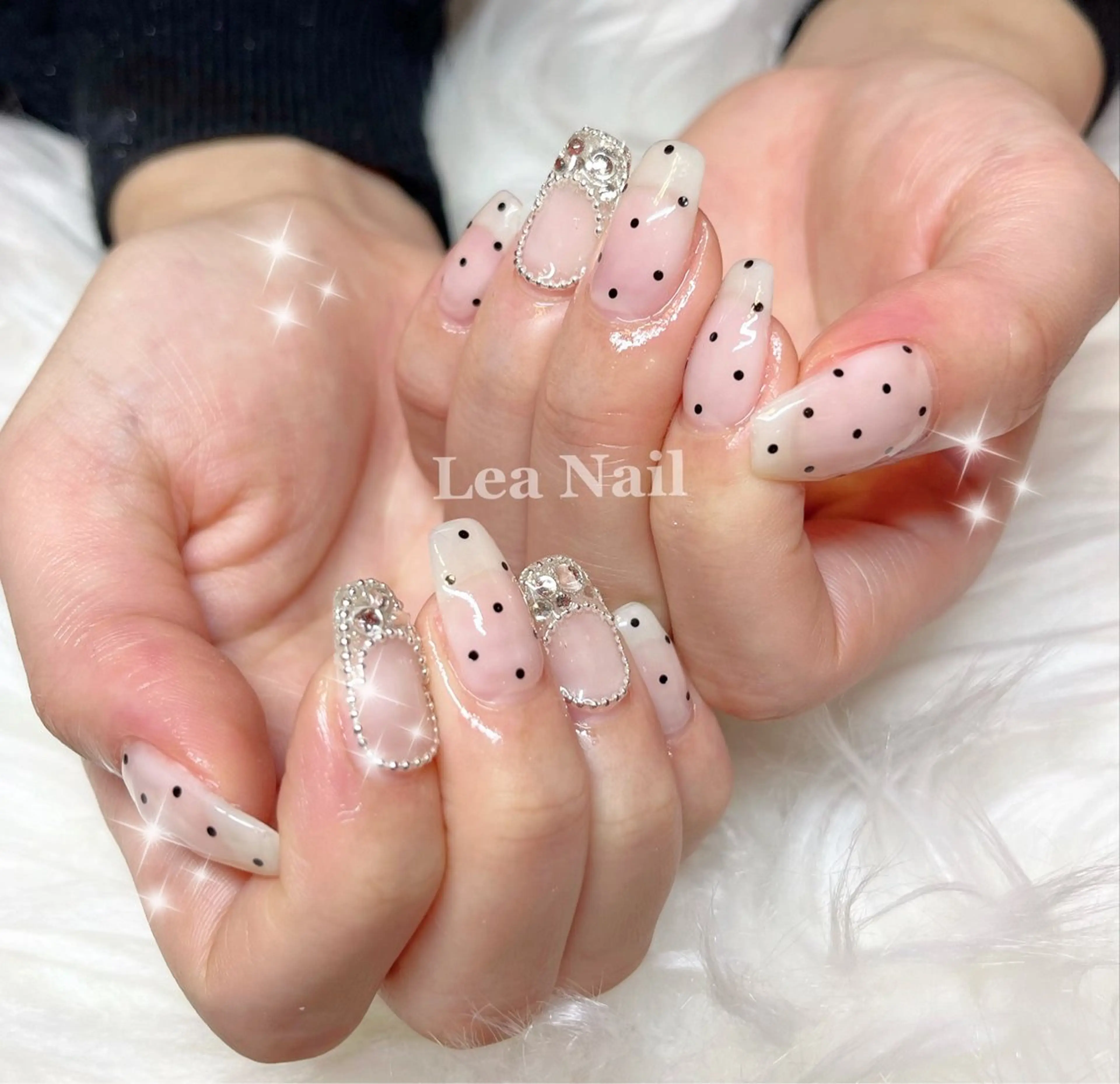 ネイル フレンチネイル キラキラネイル シルバー ハンドネイル Lea Nailのネイルデザイン