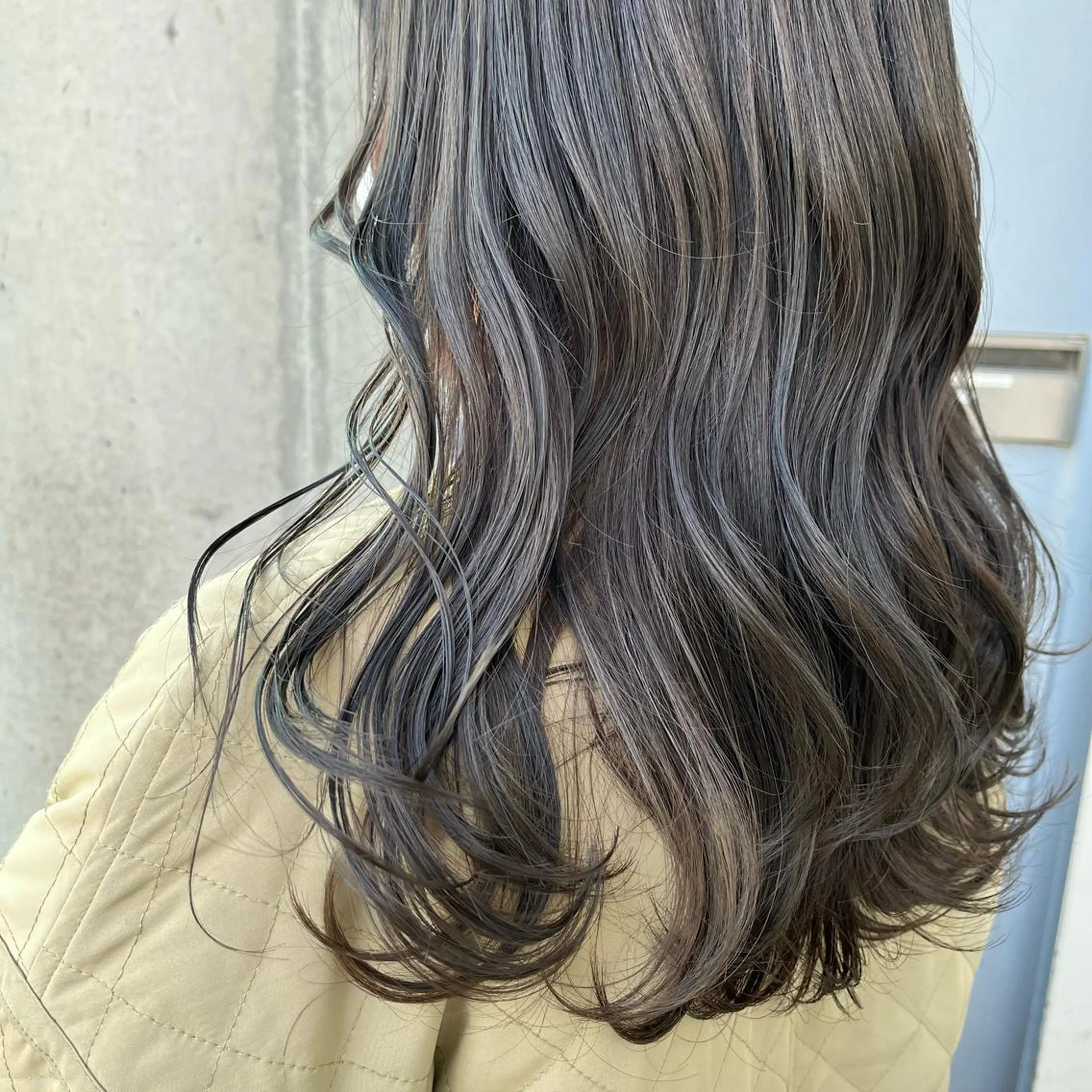 ロング カラー グレージュ カット ヘアカラー トリートメント サソウ ユリエ🥥のヘアスタイル