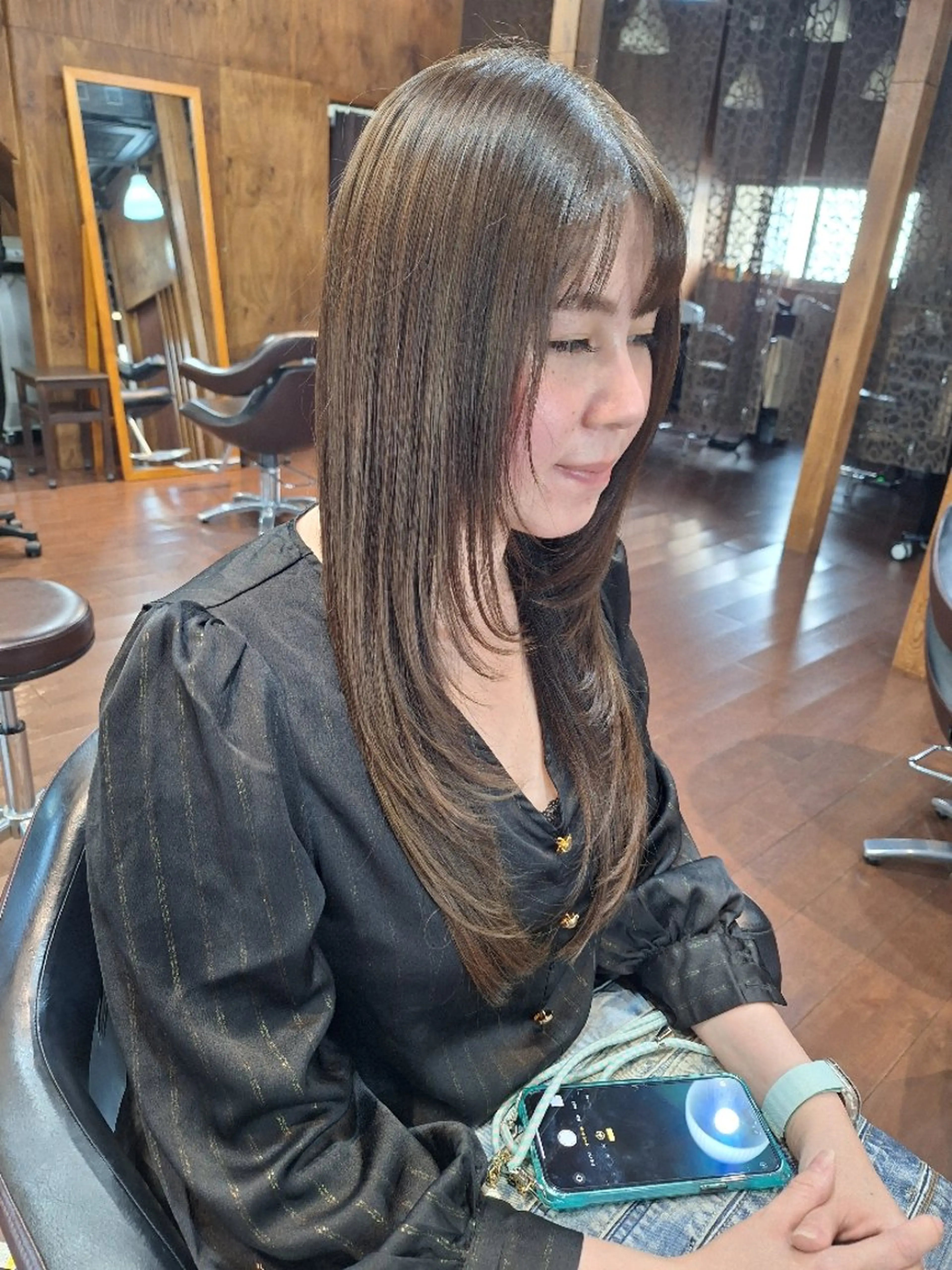 ロング 顔まわりレイヤー 顔周りカット レイヤーカット 飯田 仁美のヘアスタイル