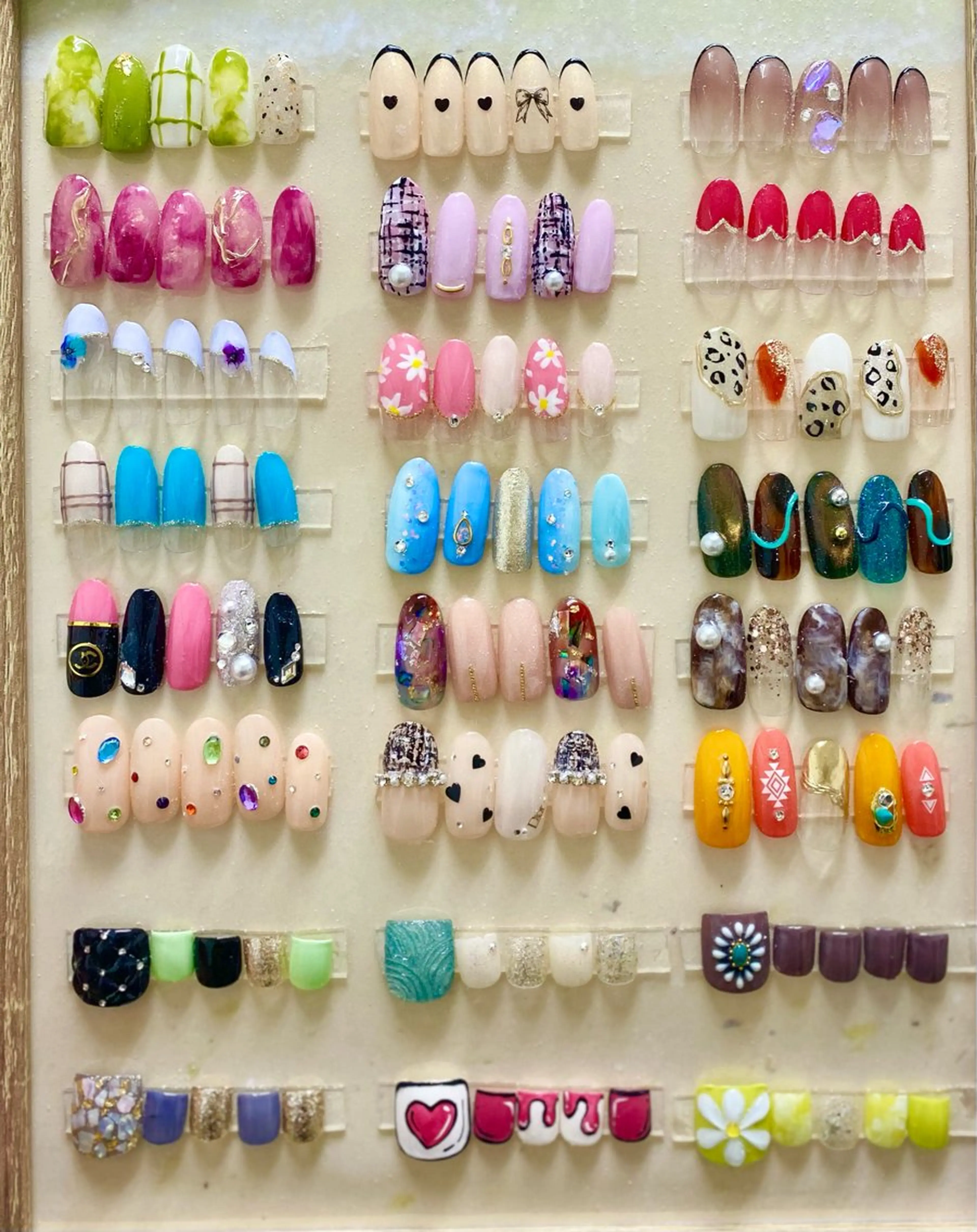 ネイル アートネイル レイジー スワンのネイルデザイン