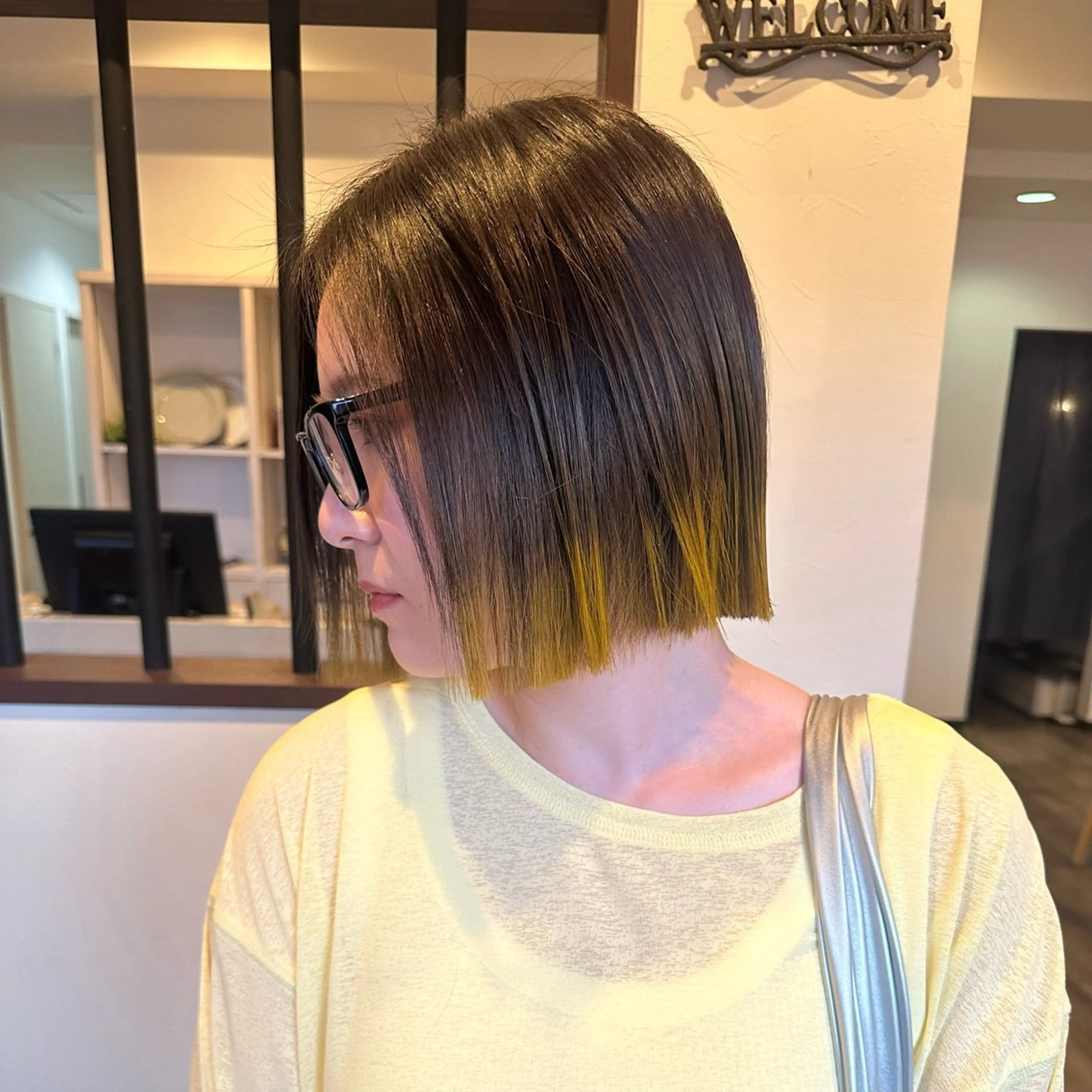 ショート カラー 浅津 菜月のヘアスタイル