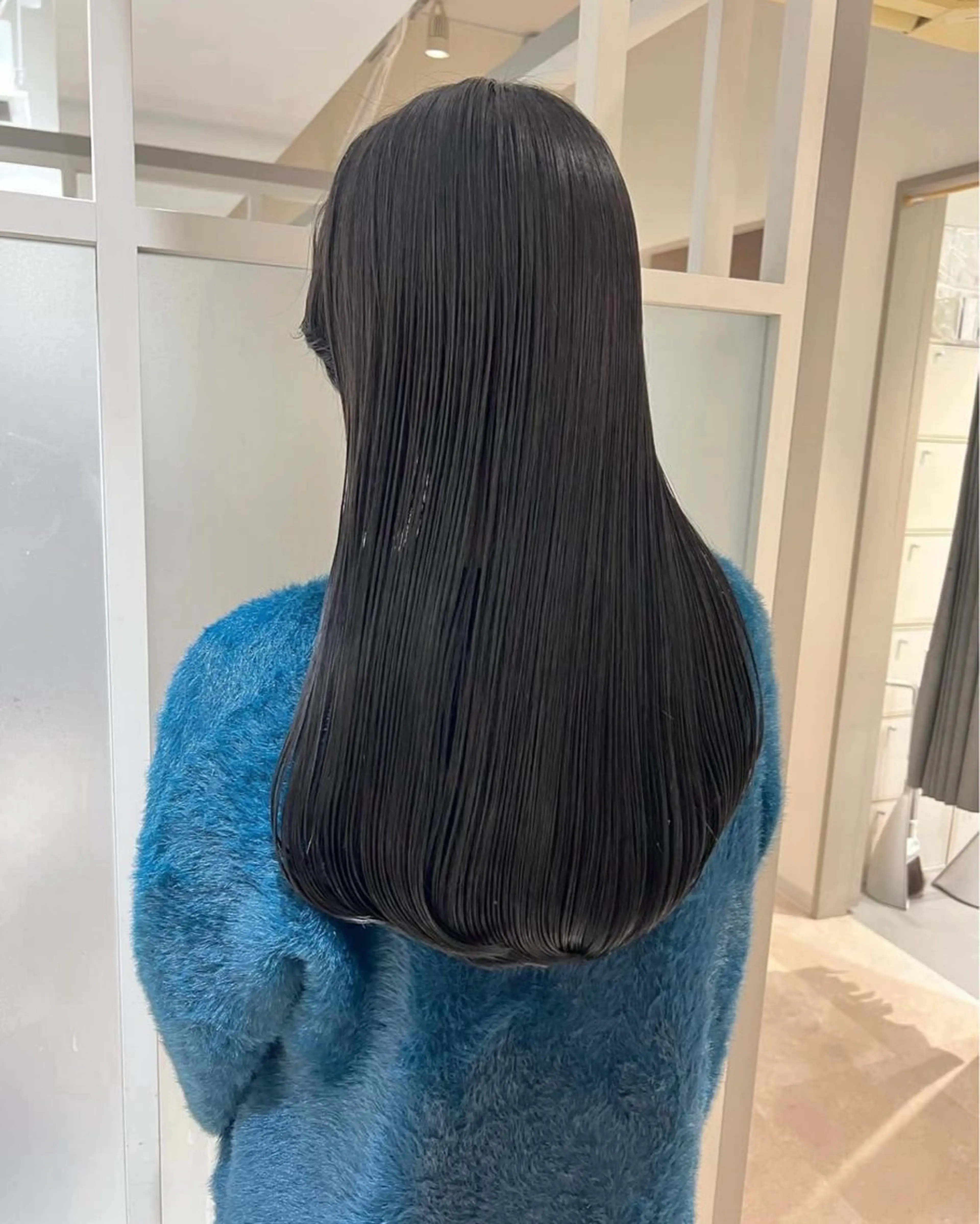 ロング カラー ヘアアレンジ ブルーカラー ブルーグレー オレンジ 暗髪カラー🫐パーマ おくだりんかのヘアスタイル